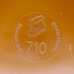 Miroir mural des années 1970 en plastique ambré et verre de la collection NO AGE