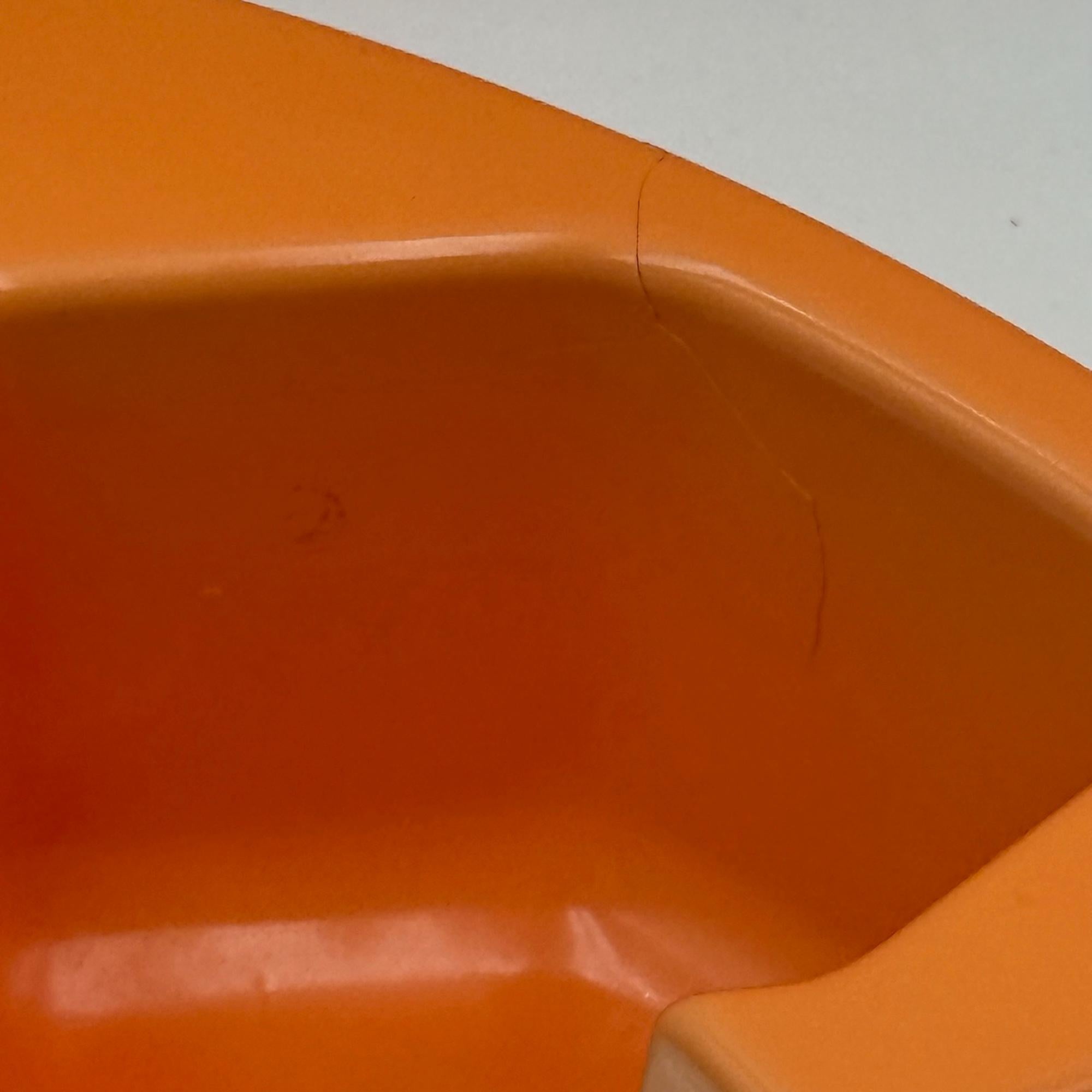 1970er Französischer Space Age Wandspiegel mit Ablagen von Vitrac Design, Orange im Angebot 7