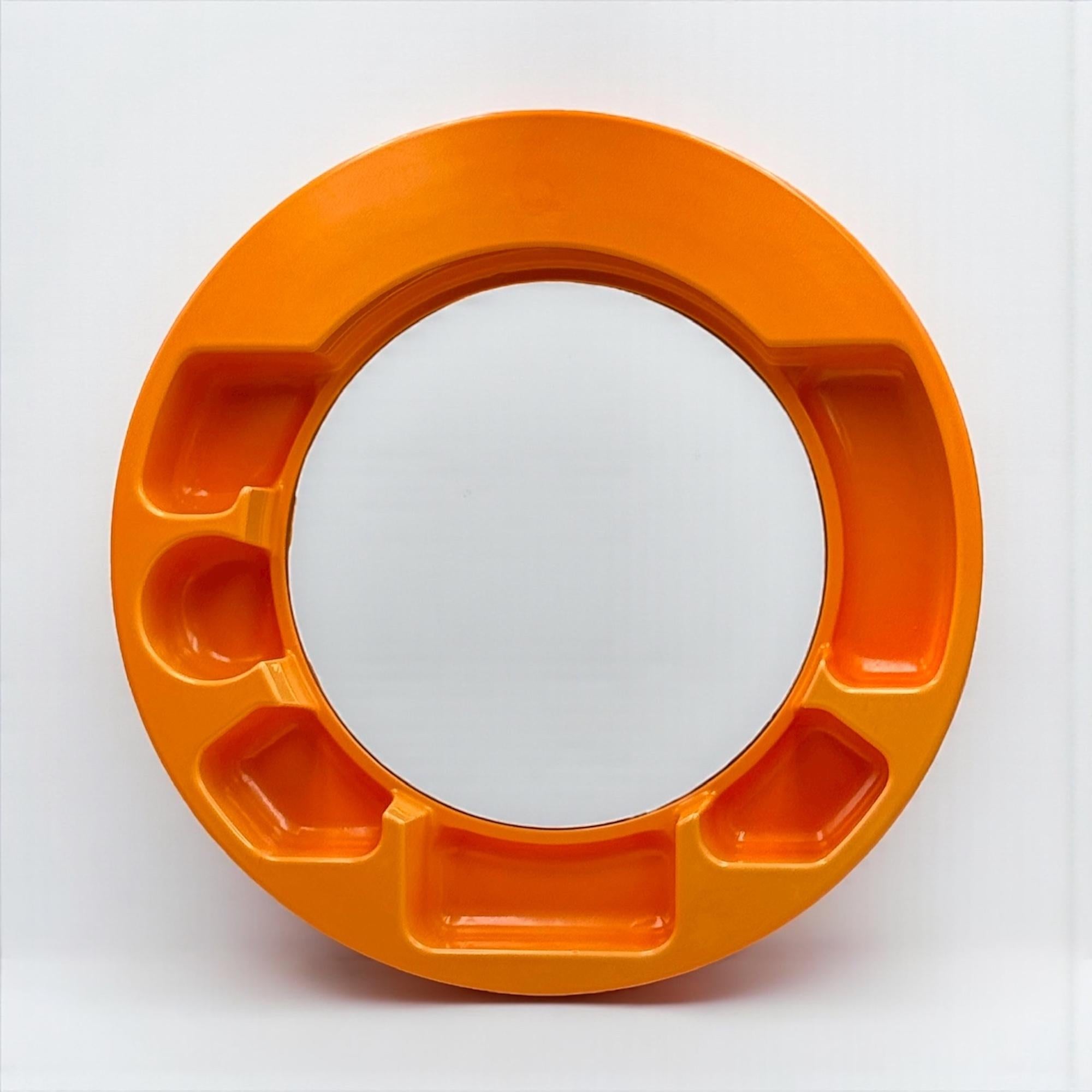 1970er Französischer Space Age Wandspiegel mit Ablagen von Vitrac Design, Orange im Angebot 8