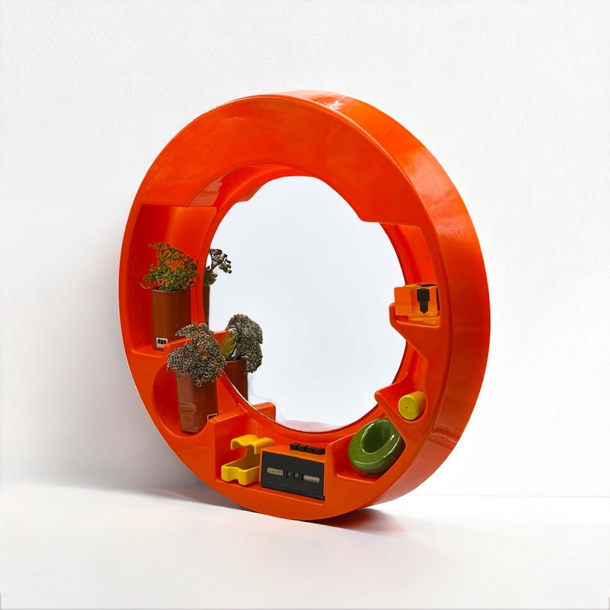 1970er Französischer Space Age Wandspiegel mit Ablagen von Vitrac Design, Orange im Angebot 2