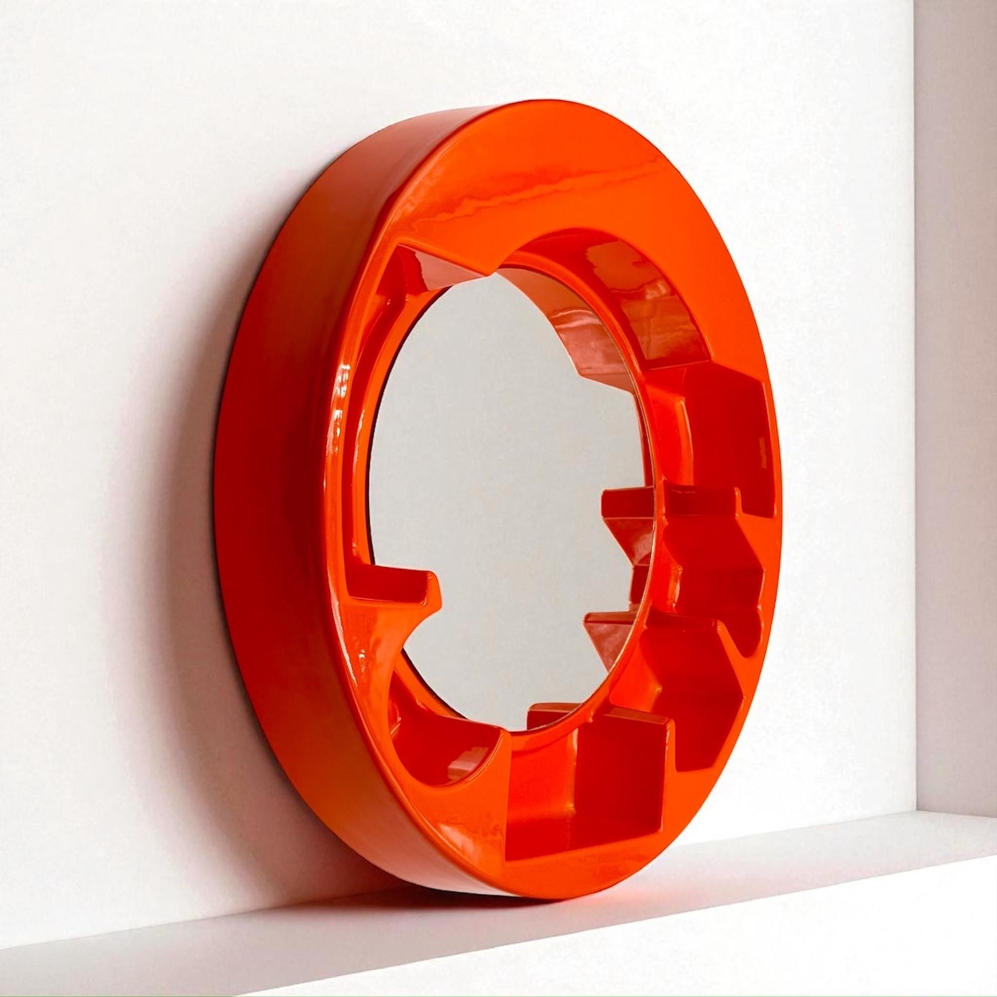 Specchio da parete francese anni '70 A Space AGE con mensole di Vitrac Design, arancione in vendita 2