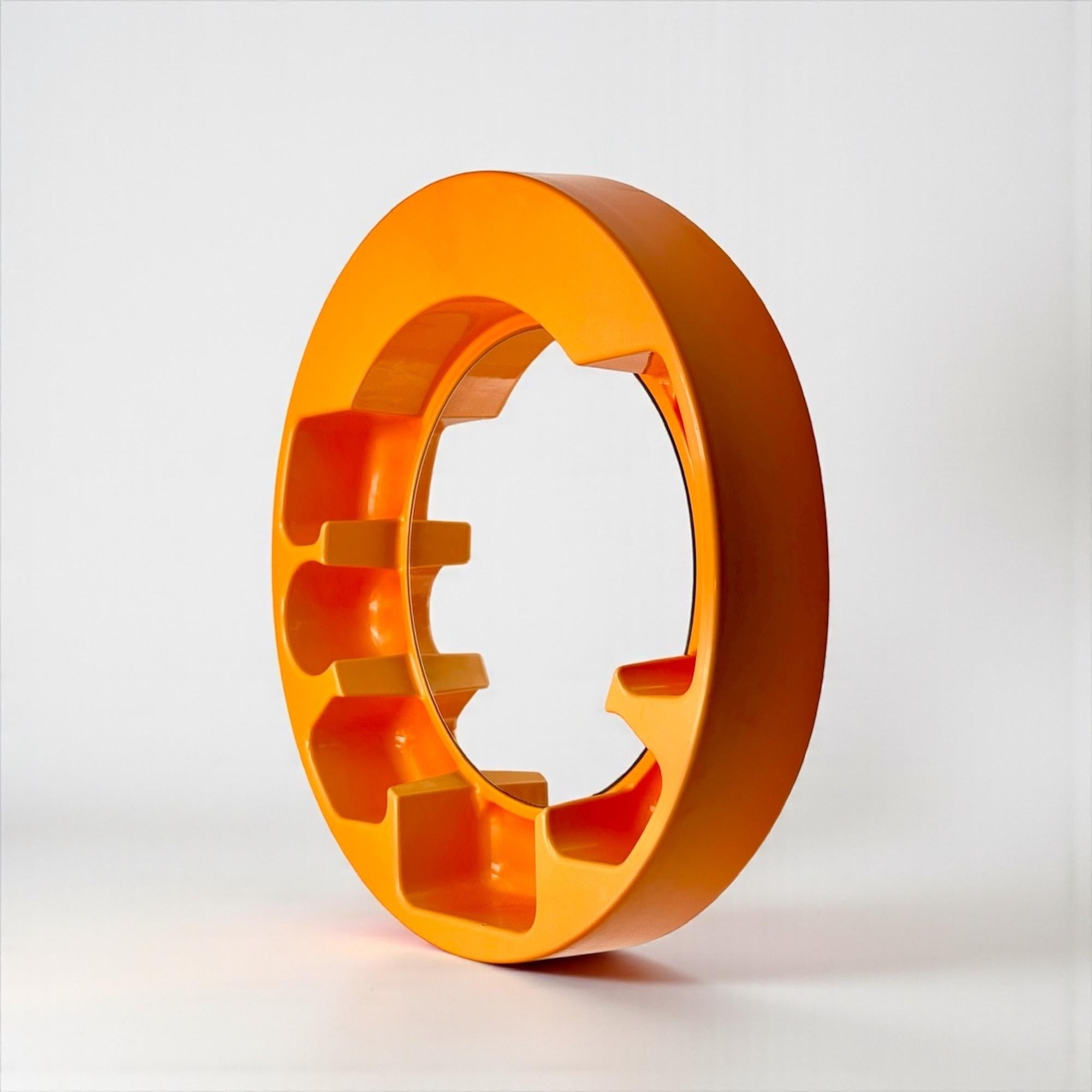 1970er Französischer Space Age Wandspiegel mit Ablagen von Vitrac Design, Orange im Angebot 4
