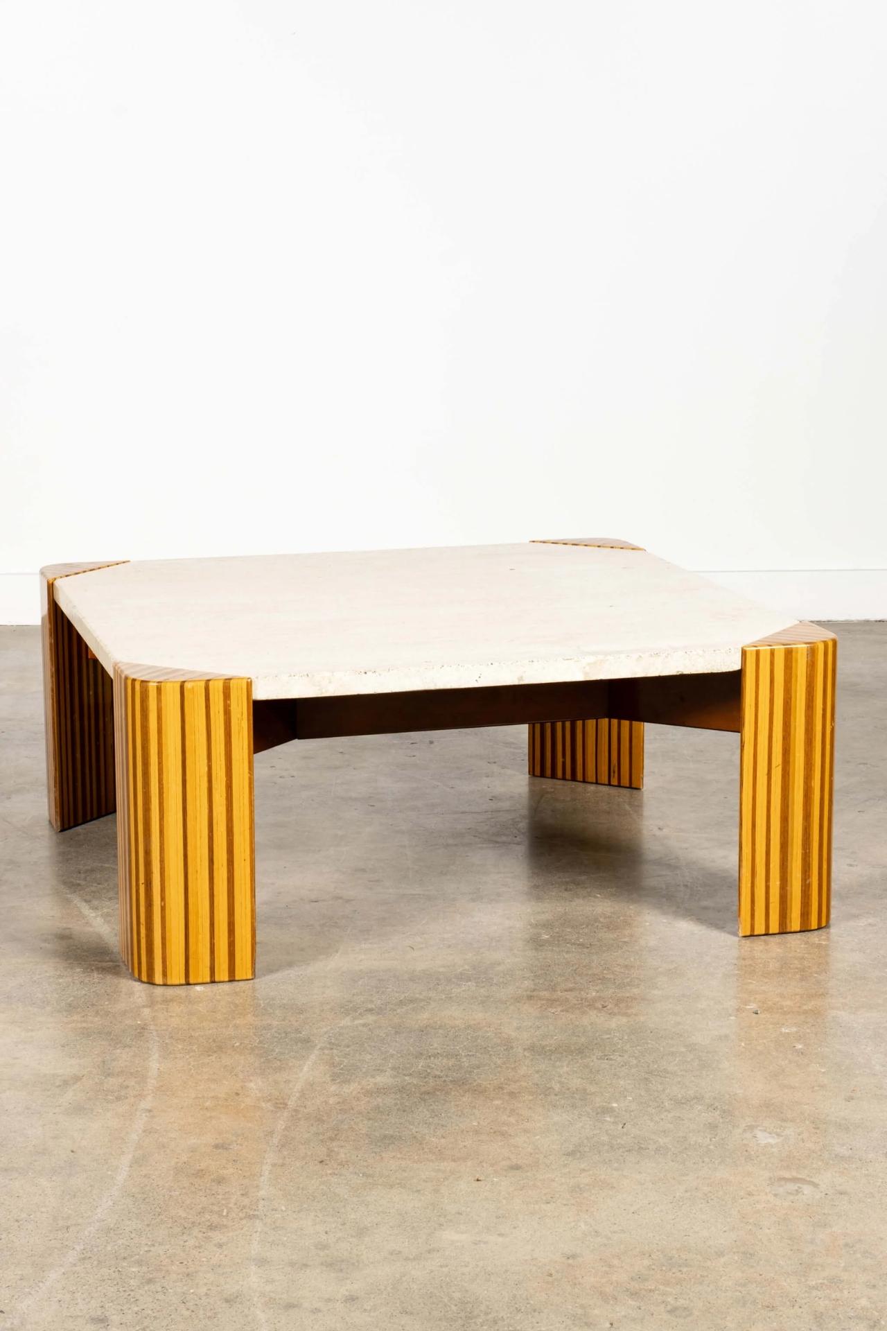 Postmoderne Table basse française en pierre et Wood Wood des années 1970 en vente