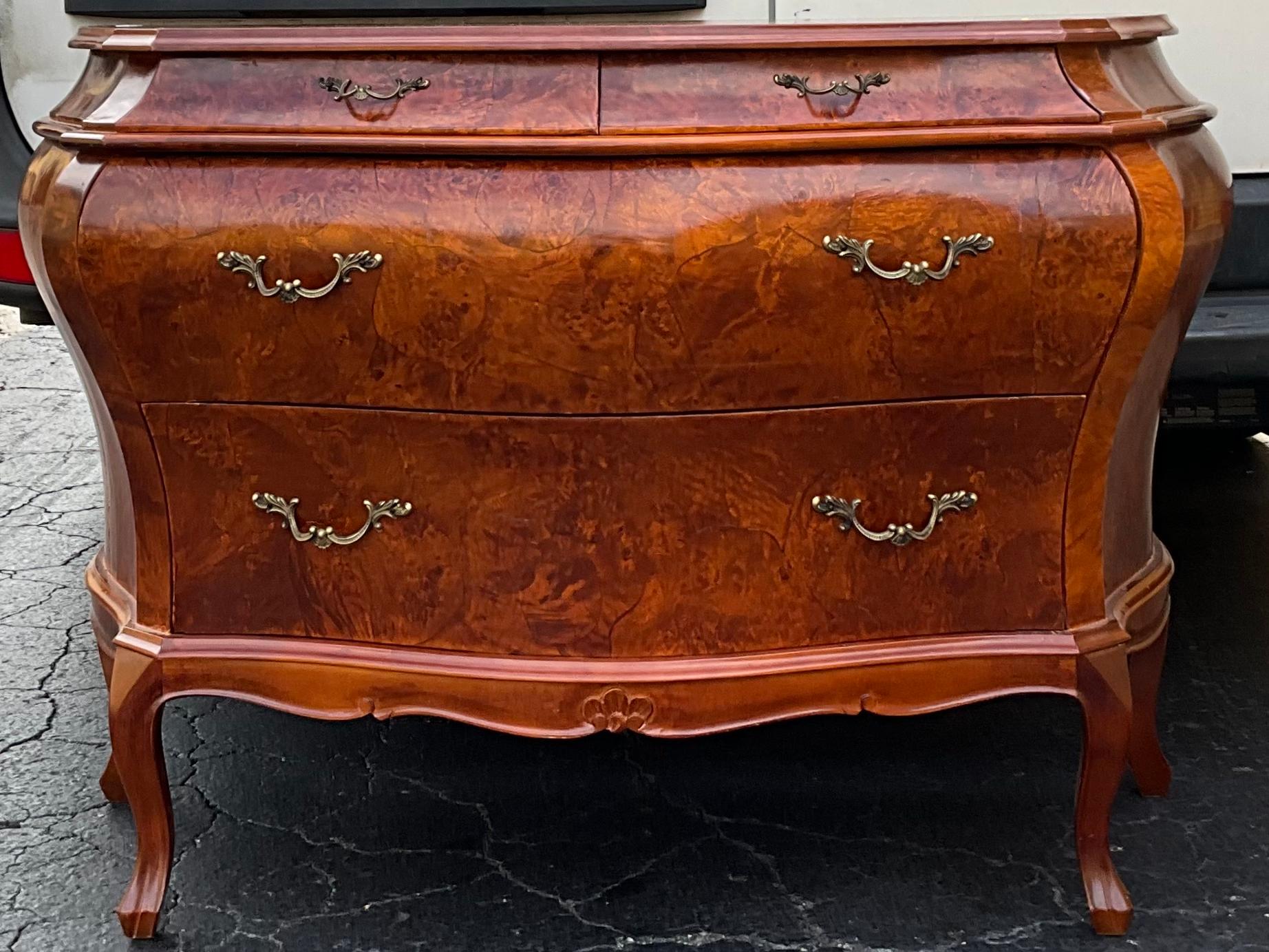 20ième siècle 1970 French Style Italian Burlwood And Brass Commodes / Chest Of Drawers - Pair en vente