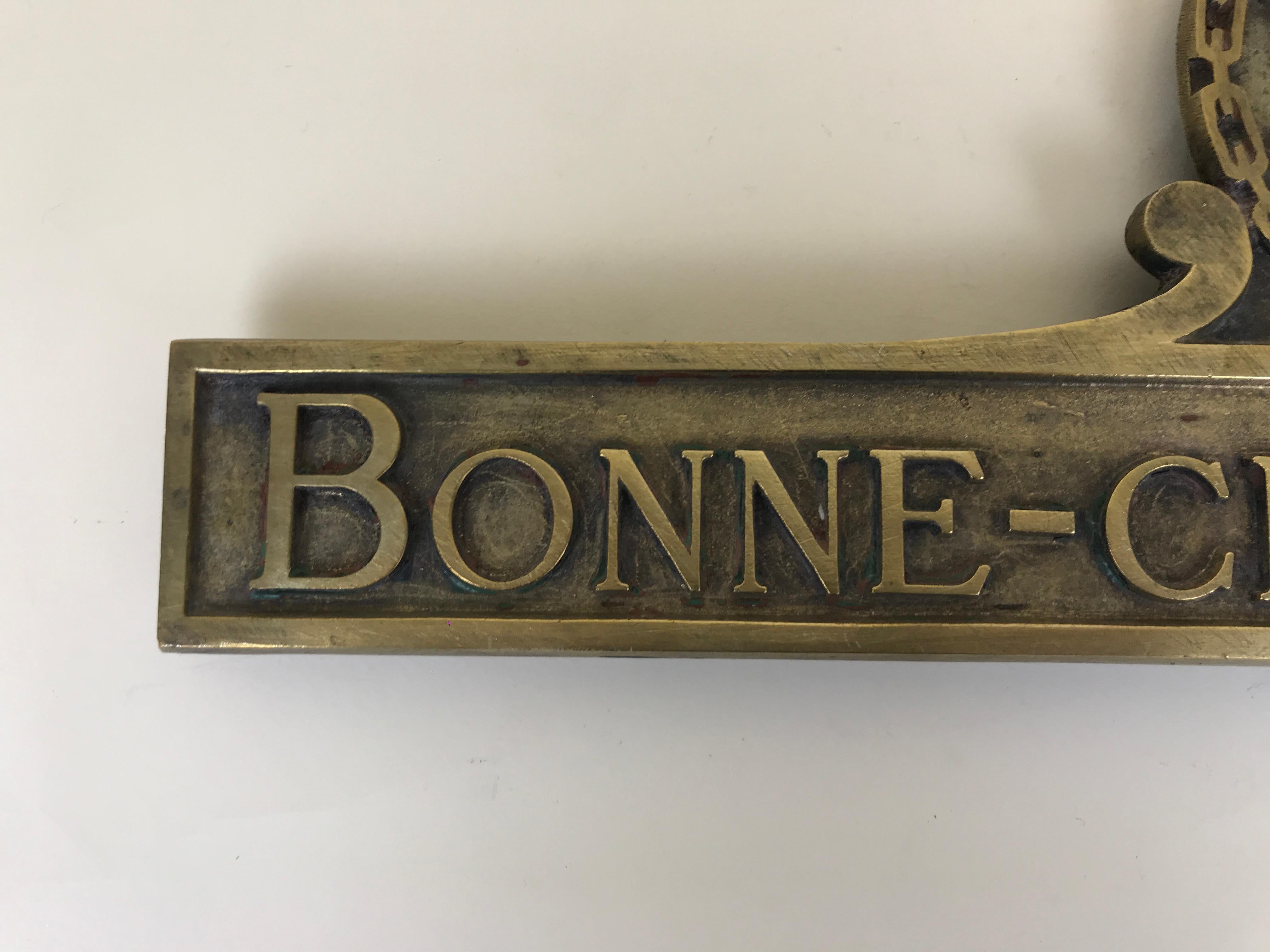 1970s French Vintage Bonne-Chaîne Hôtels Brass Plaque For Sale 1
