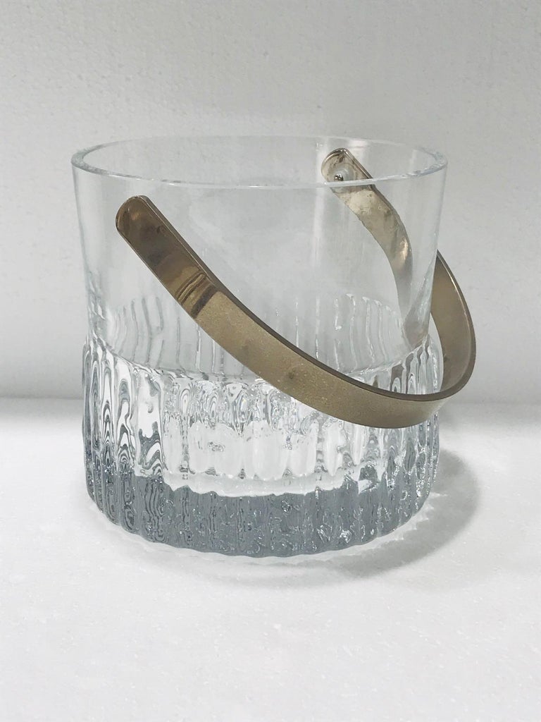 1970s French Vintage Crystal Ice Bucket with Fluted Ice Glass Design For Sale 1