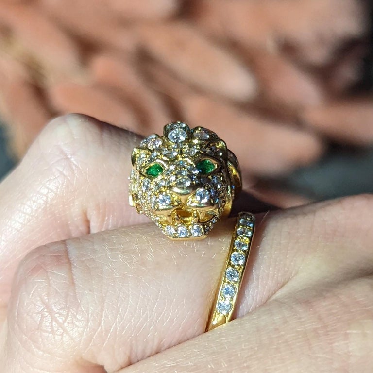1970's French Vintage Diamond Emerald 18 Karat Yellow Gold Lion Bypass Ring For Sale 5