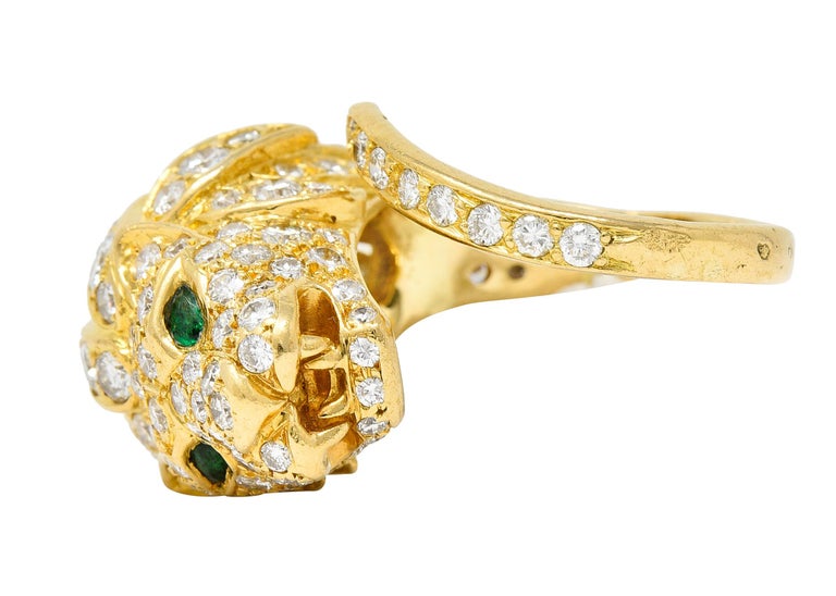 1970's French Vintage Diamond Emerald 18 Karat Yellow Gold Lion Bypass Ring For Sale 1
