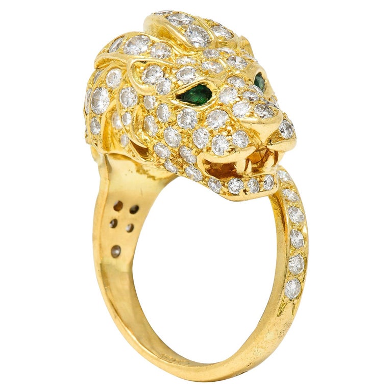 1970's French Vintage Diamond Emerald 18 Karat Yellow Gold Lion Bypass Ring For Sale