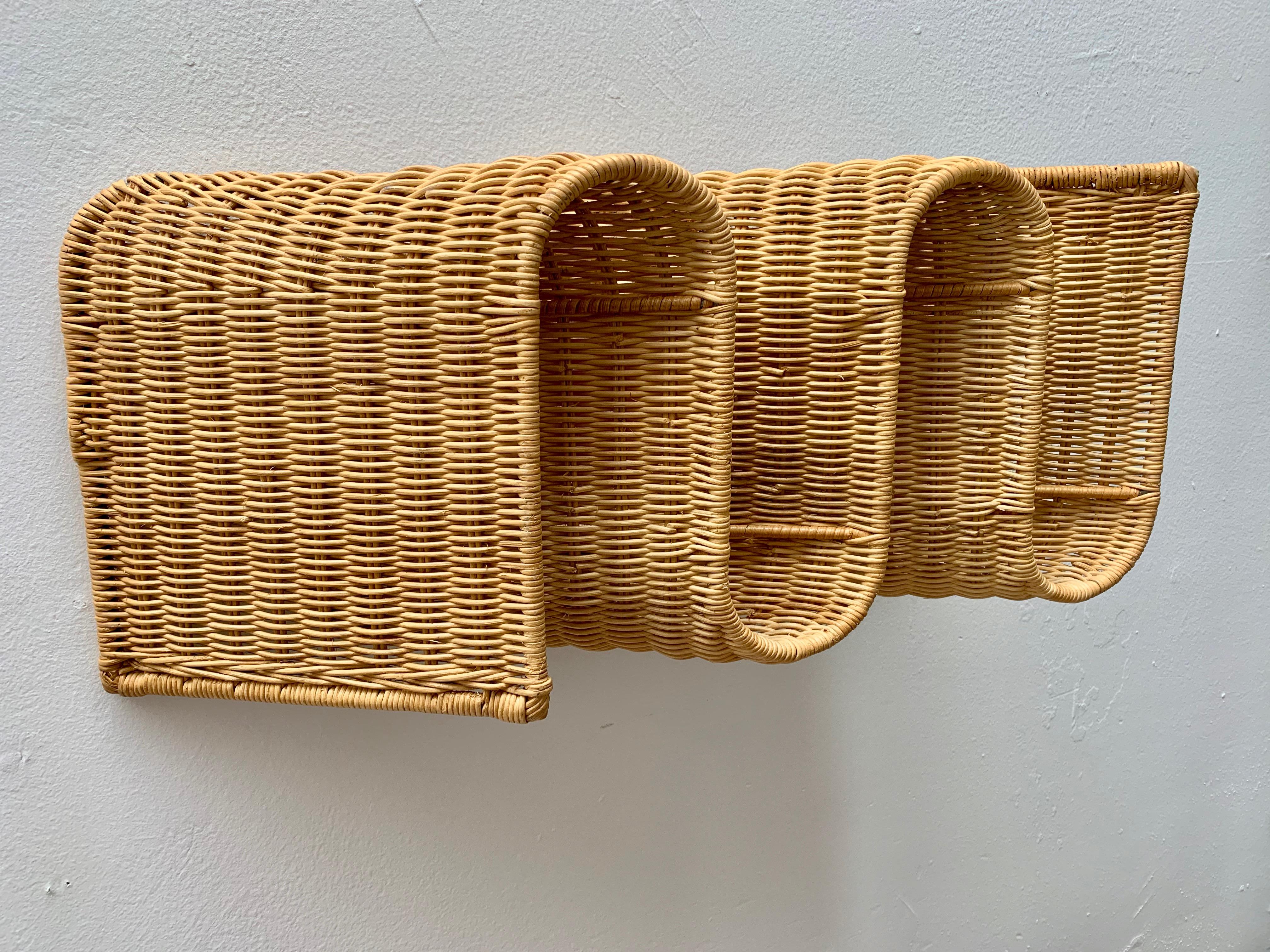 Great 1970s wicker shelf from France. Rolling edges, free form frame, with two slots for placing books and magazines. Great vintage condition. Unique sculptural piece for your wall.
