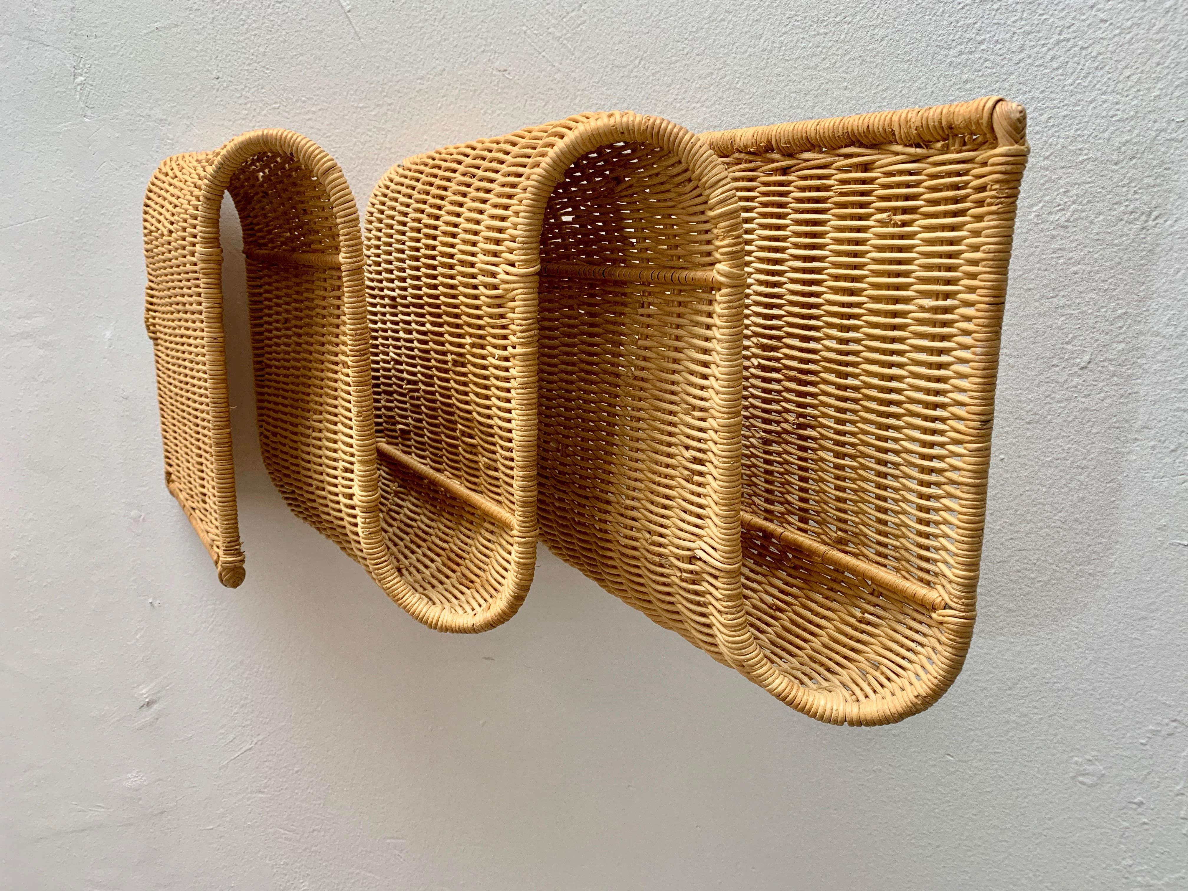 1970s French Wicker and Rattan Wall Shelf In Good Condition In Los Angeles, CA