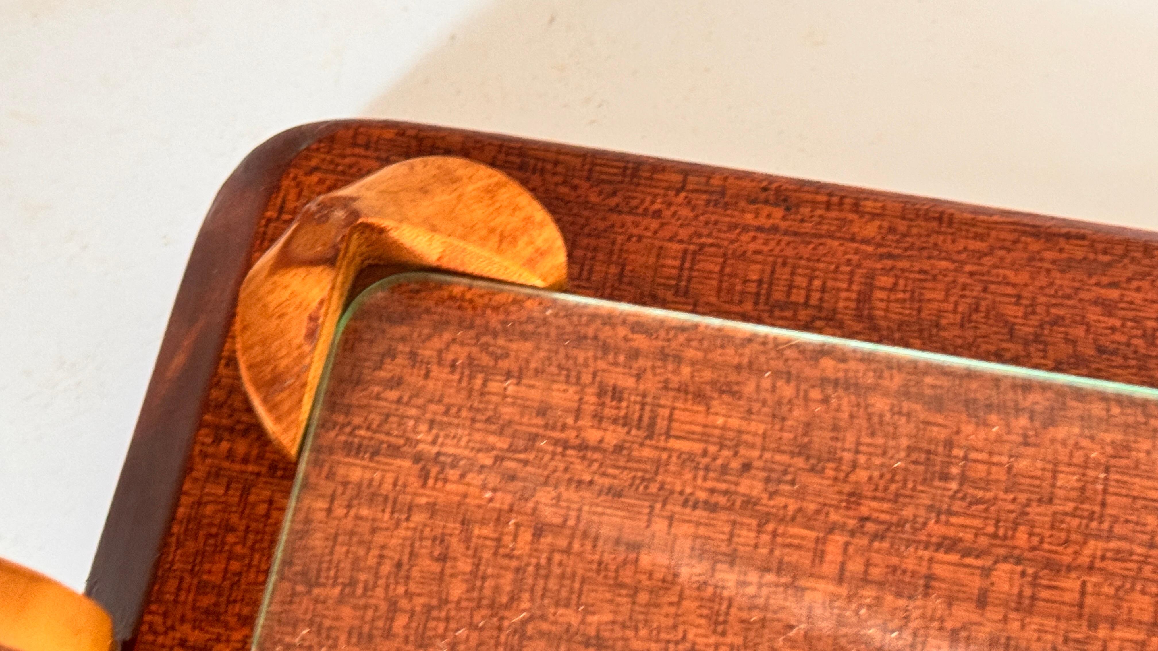 Fin du 20e siècle Plateau à fromage en bois français des années 1970 avec plaque en verre et fente pour couteau en vente