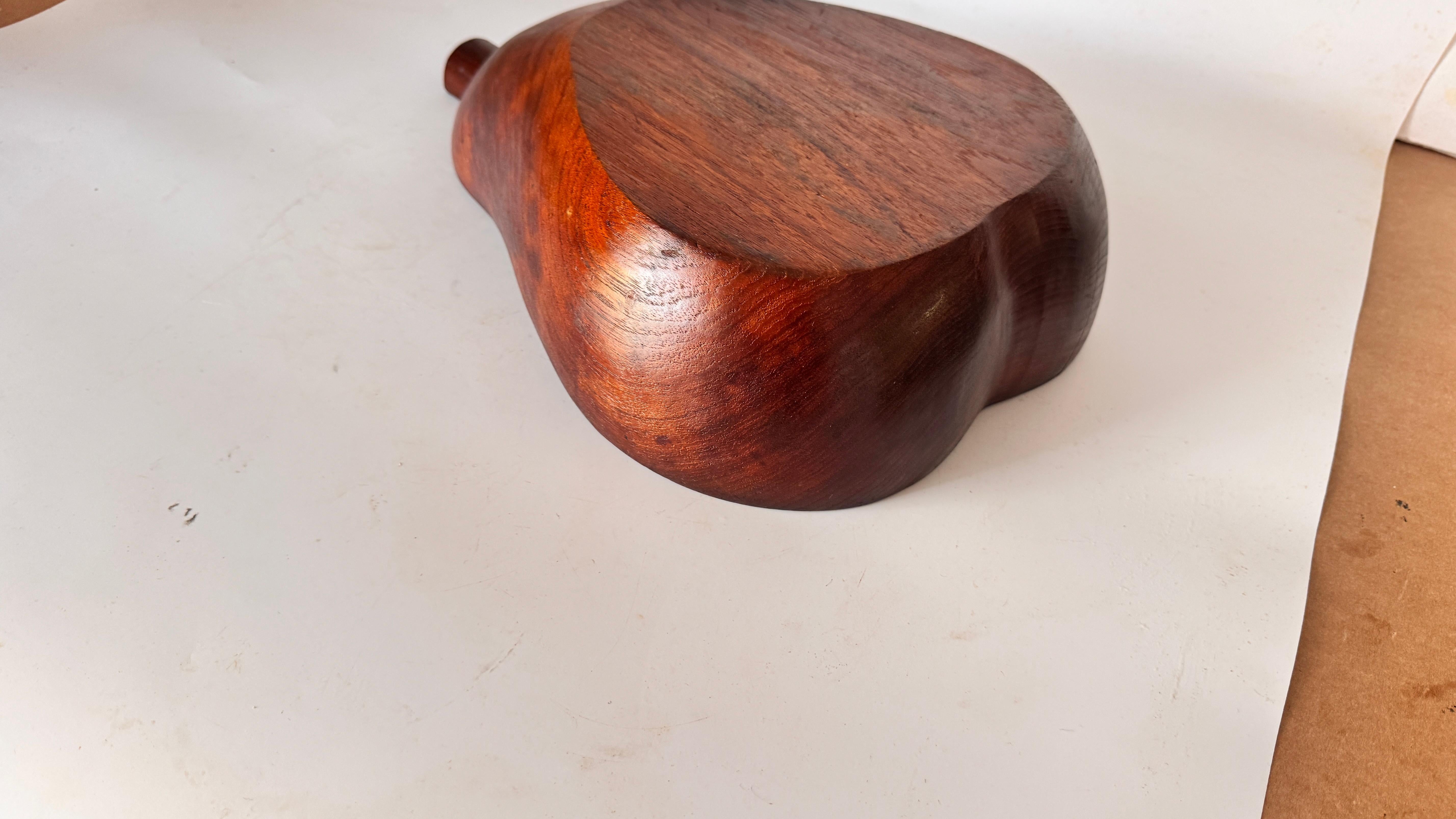 1970er Jahre Französisch hölzernen birnenförmigen Obstkorb - dunkle Patina Dekorative Schale im Angebot 5