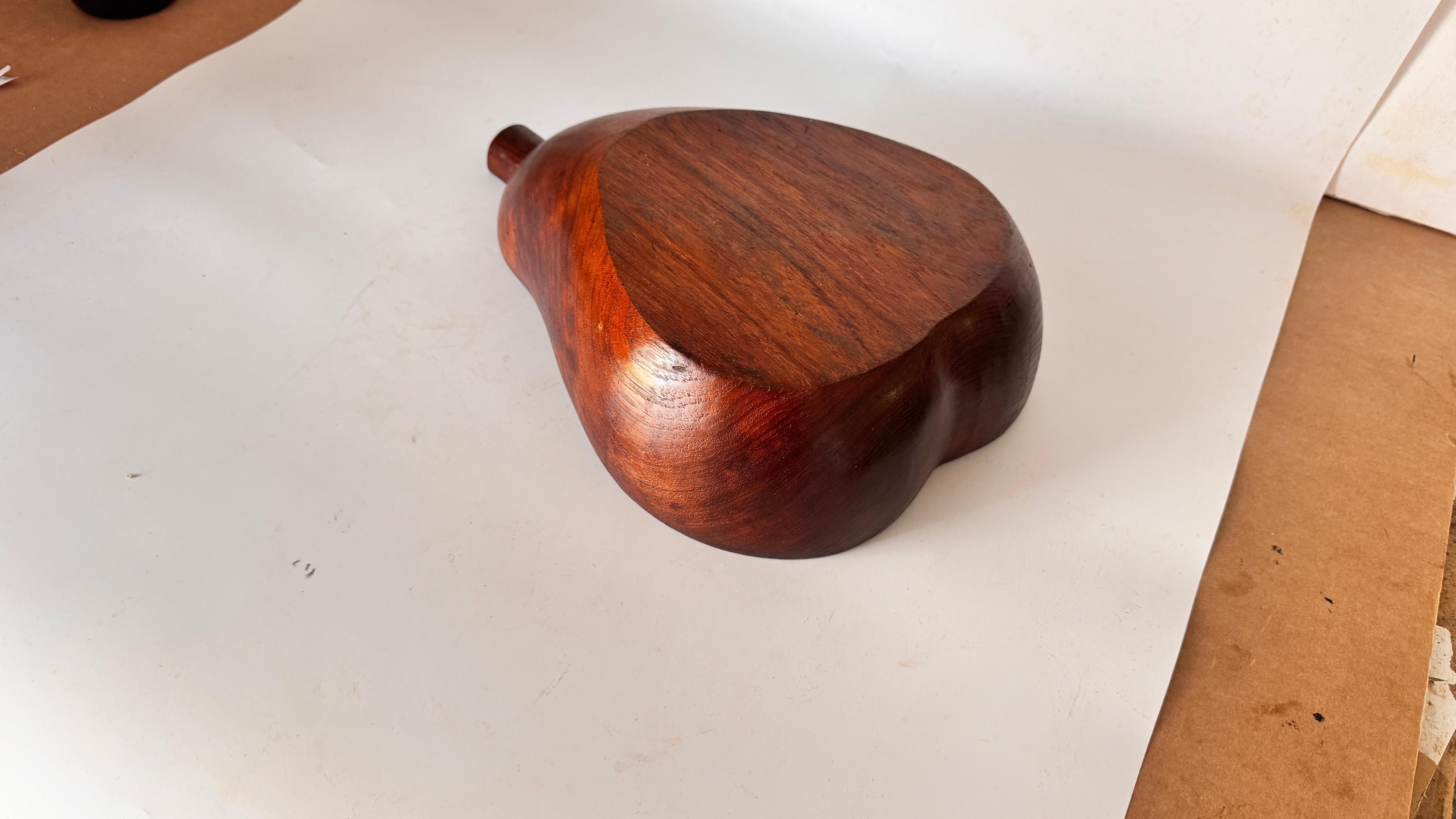 1970er Jahre Französisch hölzernen birnenförmigen Obstkorb - dunkle Patina Dekorative Schale im Angebot 6