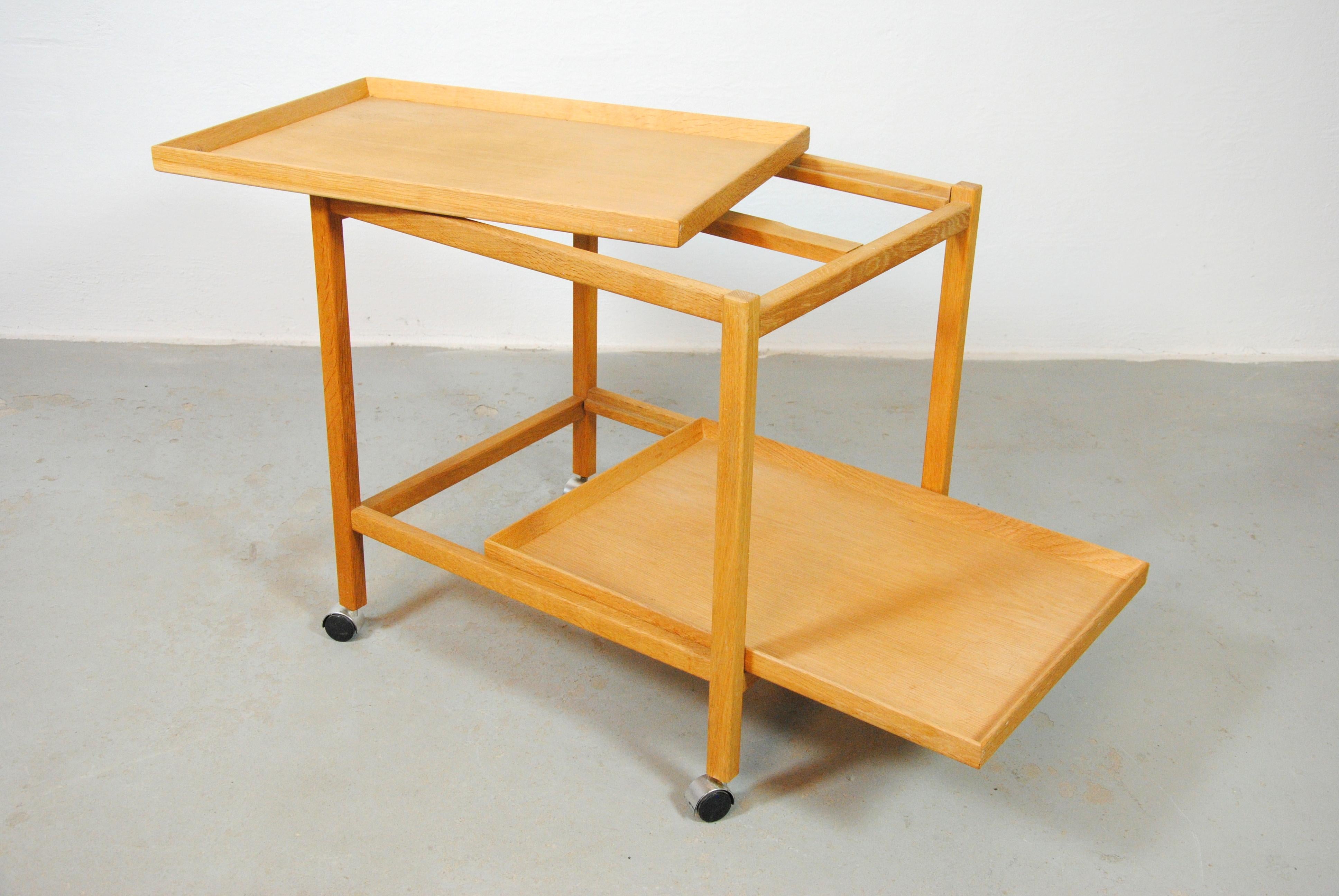 1970's Fully restored Danish Multi Functional Modular Oak Bar Table  In Good Condition For Sale In Knebel, DK