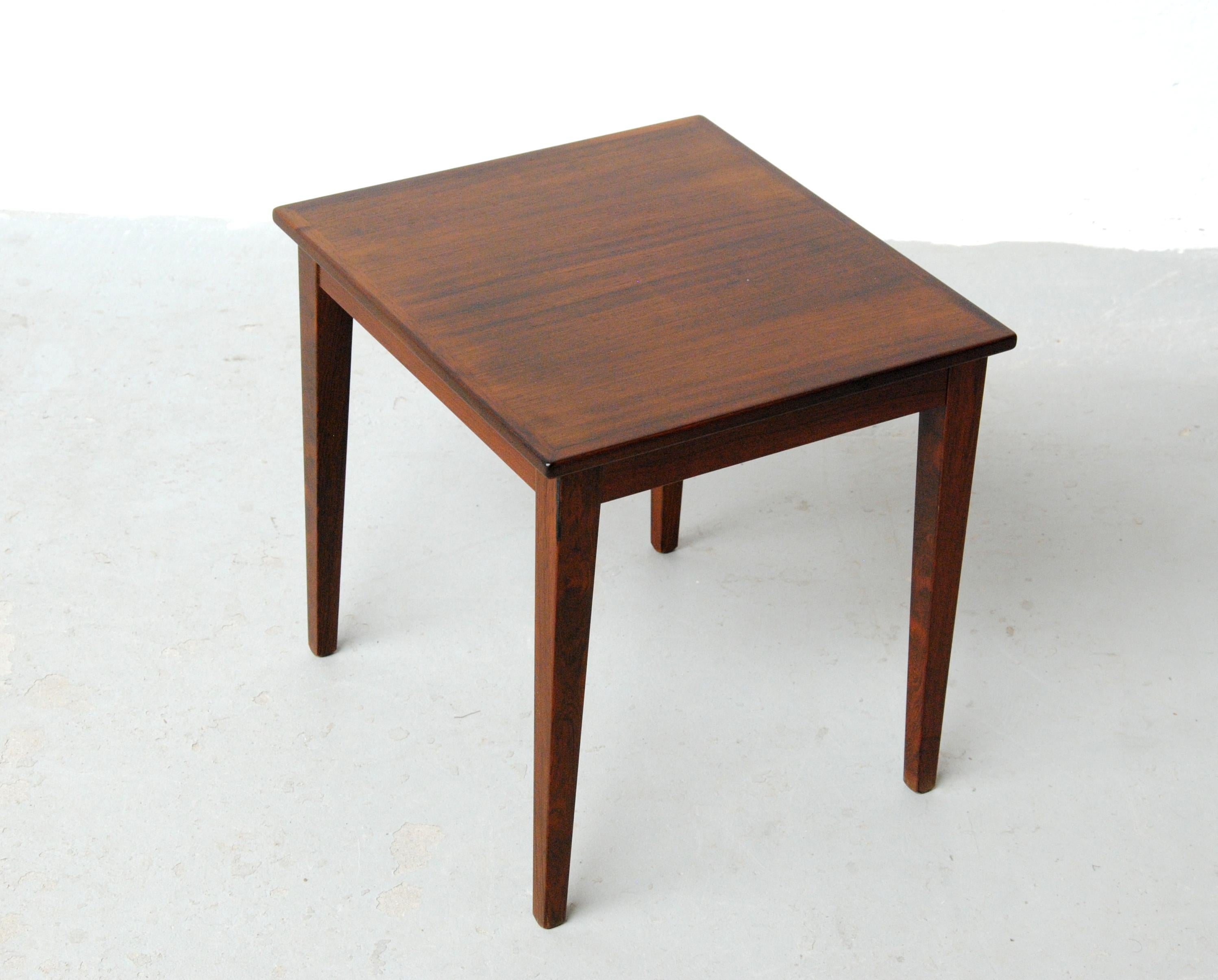 1960's Fully restored small Danish rosewood side table by Kvalitet Form Funktion.

Small Danish side table that easily fit in where needed and when neede in your home, and is easy to disassemble and put into storage untill you need it