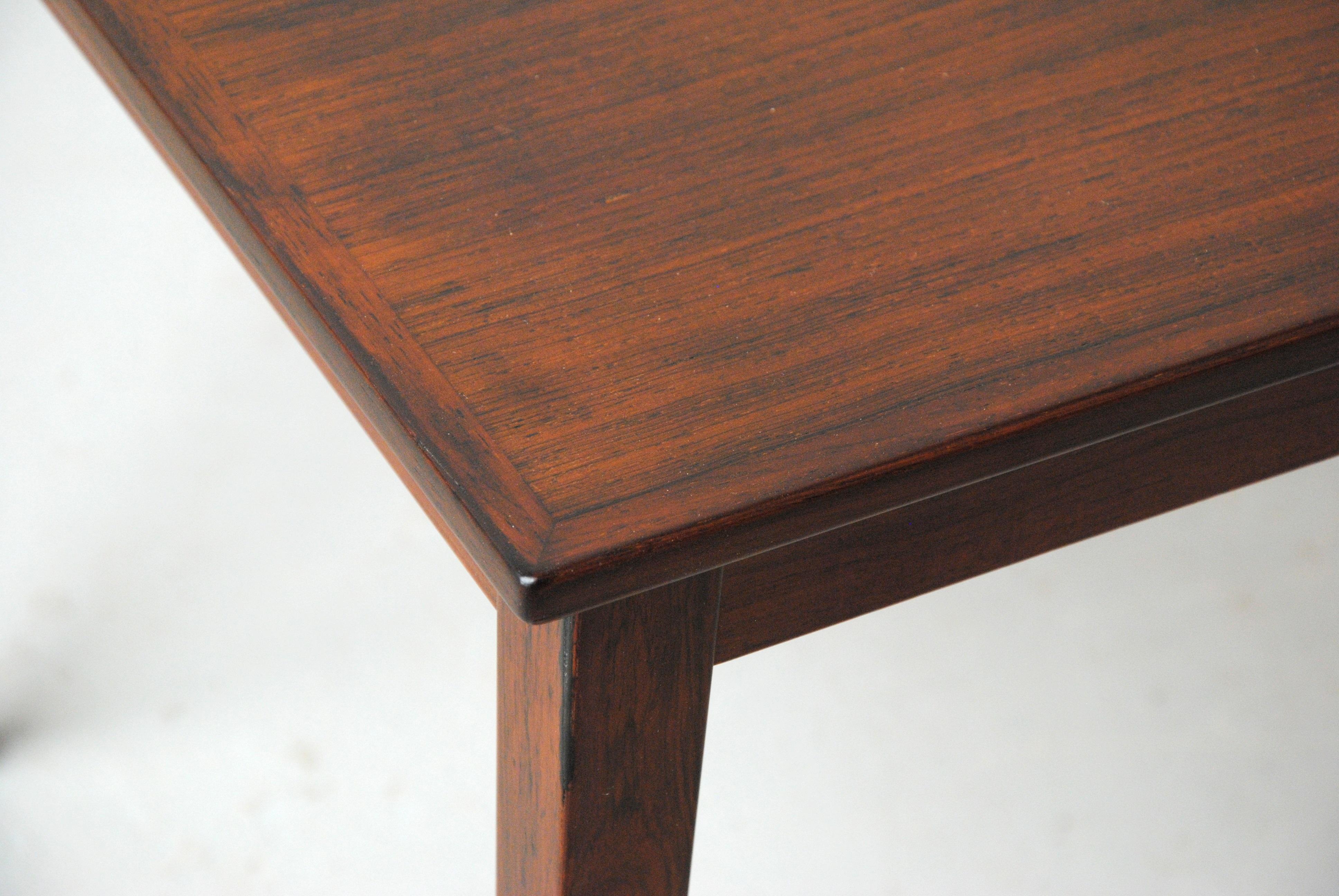 1970's Fully Restored Small Danish Rosewood Side Table by Kvalitet Form Funktion In Good Condition For Sale In Knebel, DK