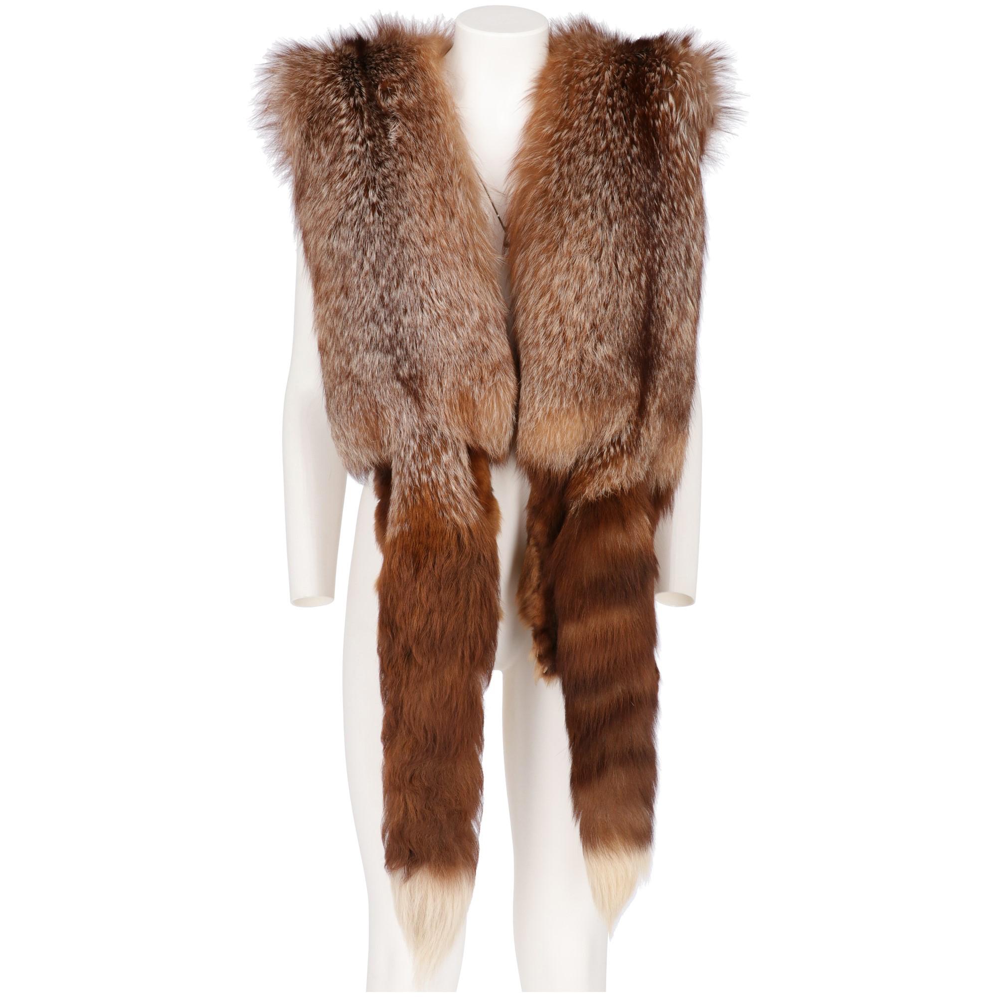G. Balzani scarf in real fox fur, made of two whole fox joined together, with tails at the ends, muzzles and paws, with brown silk lining. Made in Italy, in perfect conditions.

Please note this item cannot be shipped outside the European