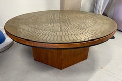 Table basse italienne G Urso Brutalist à plateau en métal gravé, 1970