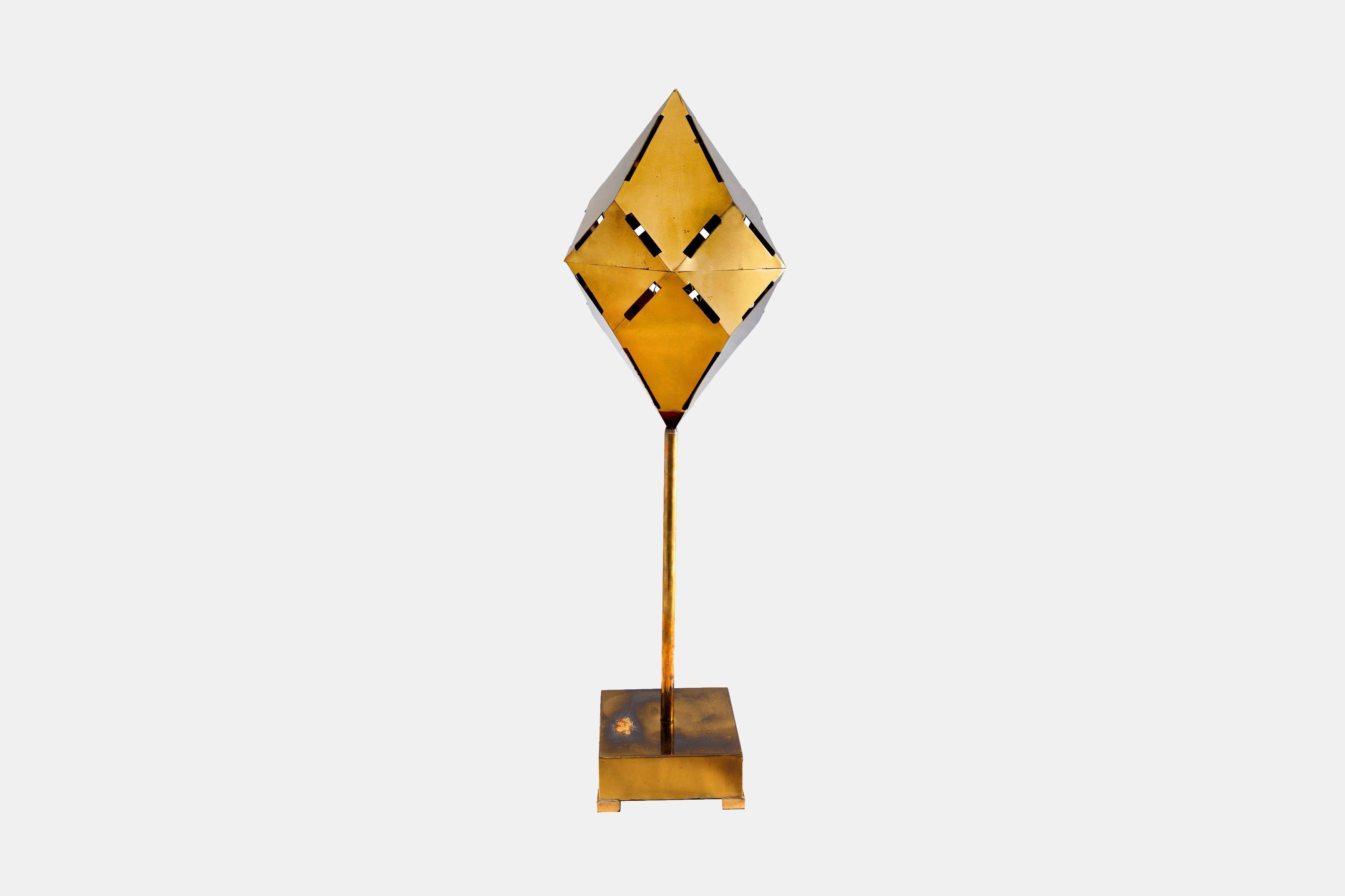 1970 Gabriella Crespi Caleidoscopio Lámpara de mesa de latón dorado Italiana finales del siglo XX en venta