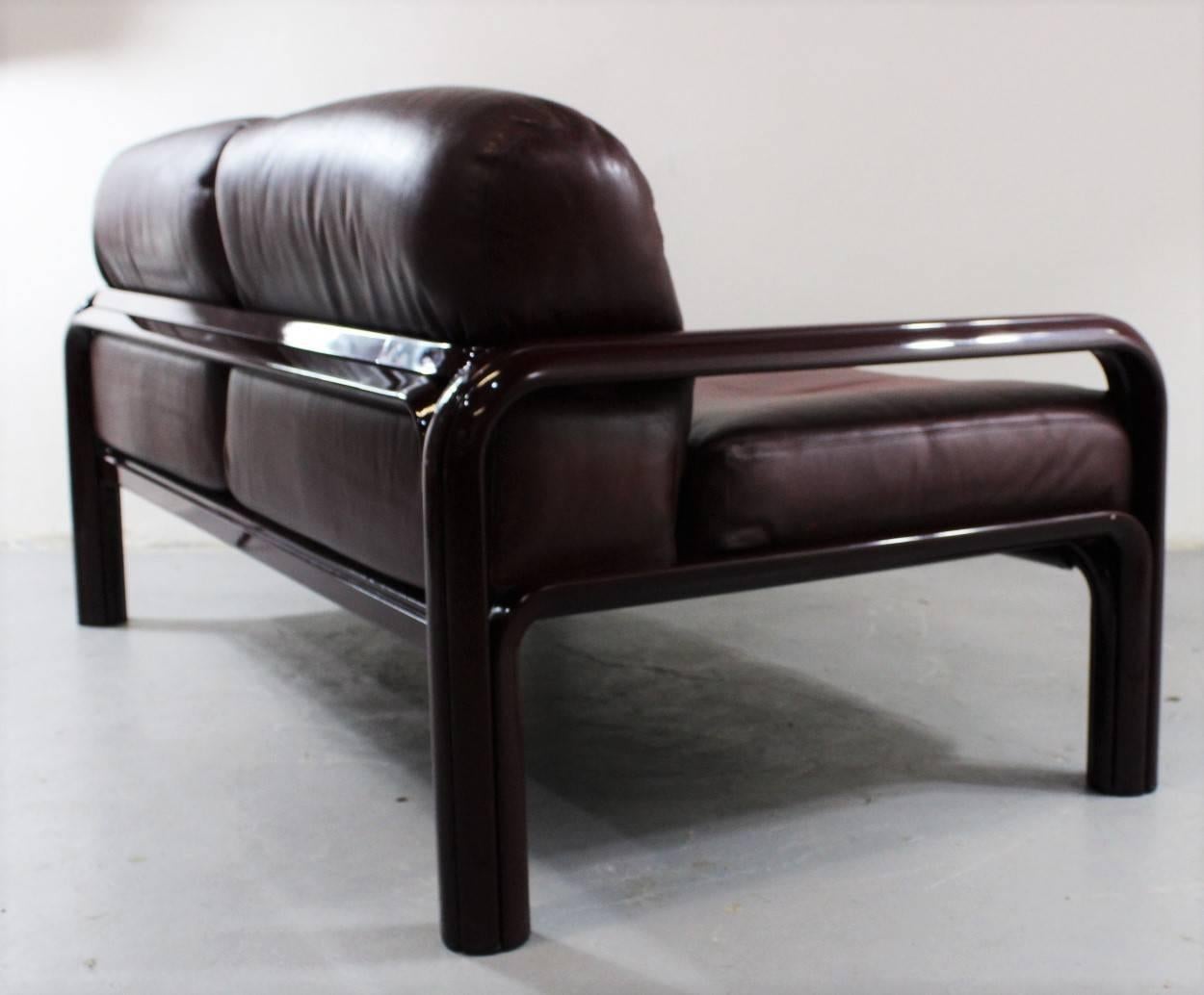 Italian 1970s Gae Aulenti Two-Seat Leather Sofa for Knoll For Sale