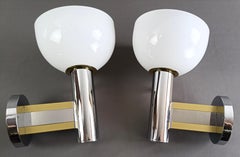 Une paire d'appliques Sciolari des années 1970 avec abat-jour en chrome et verre. Nouveau de l'ancien stock.