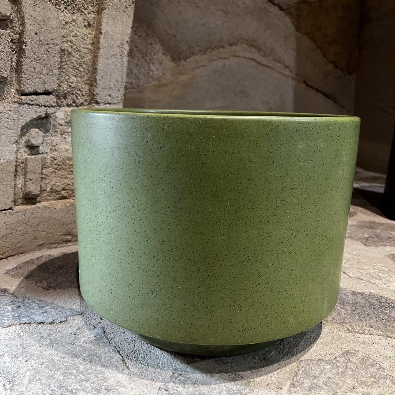 1970s Gainey Art Pottery Modern Ceramics Green Planter Calif
Maker stamped.
13.5 diameter x 10.25h
Preowned unrestored vintage condition
Refer to images.

