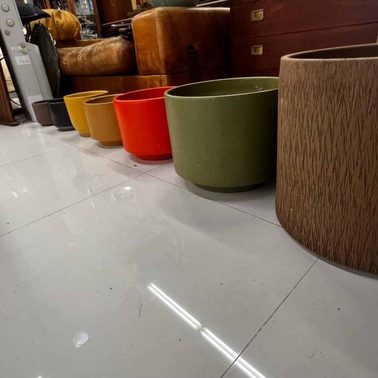 1970s Gainey Art Pottery Modern Textured Earth Planter La Verne, Calif In Good Condition In Chula Vista, CA