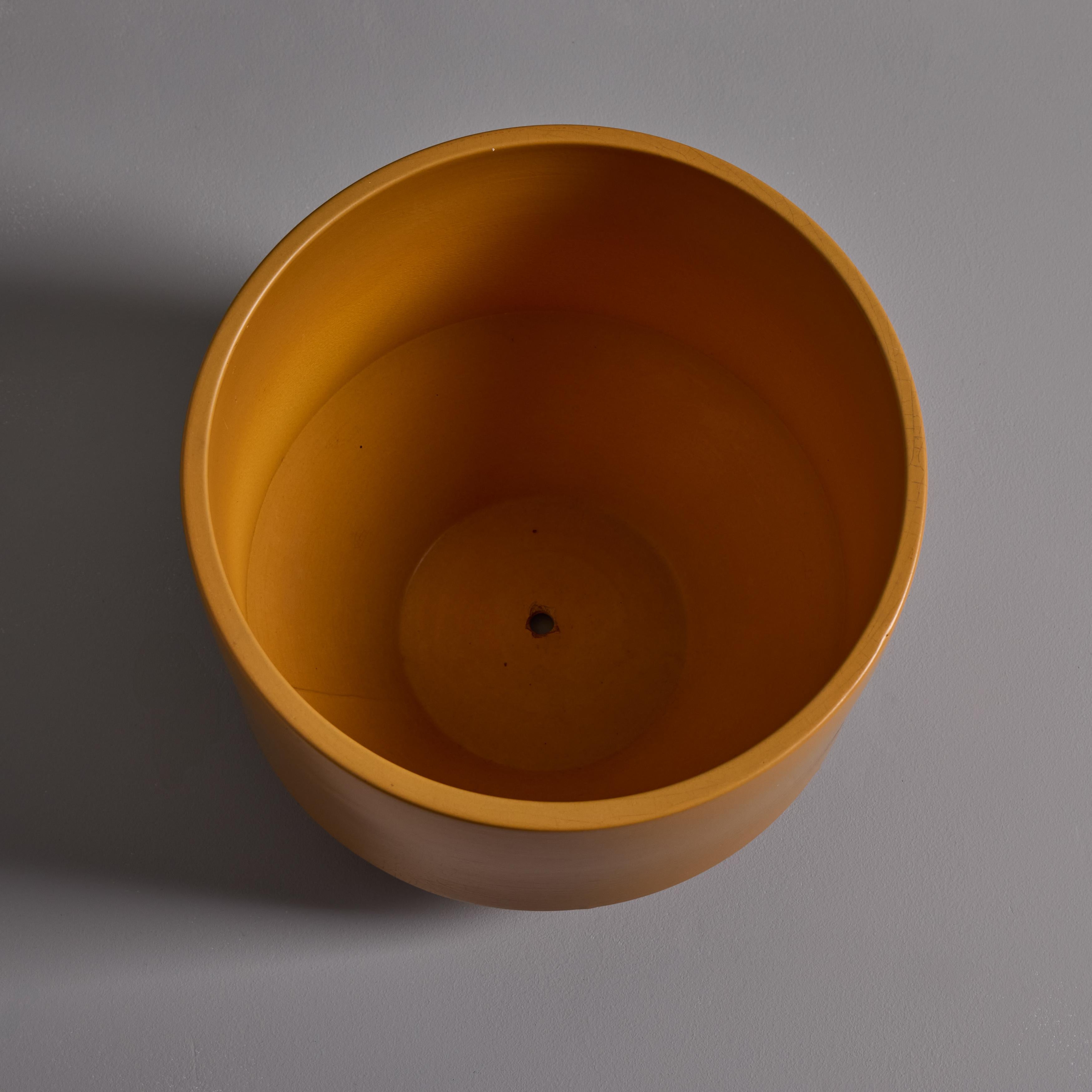 1970 Gainey Mustard Yellow Glazed Ceramic Planter en vente 6