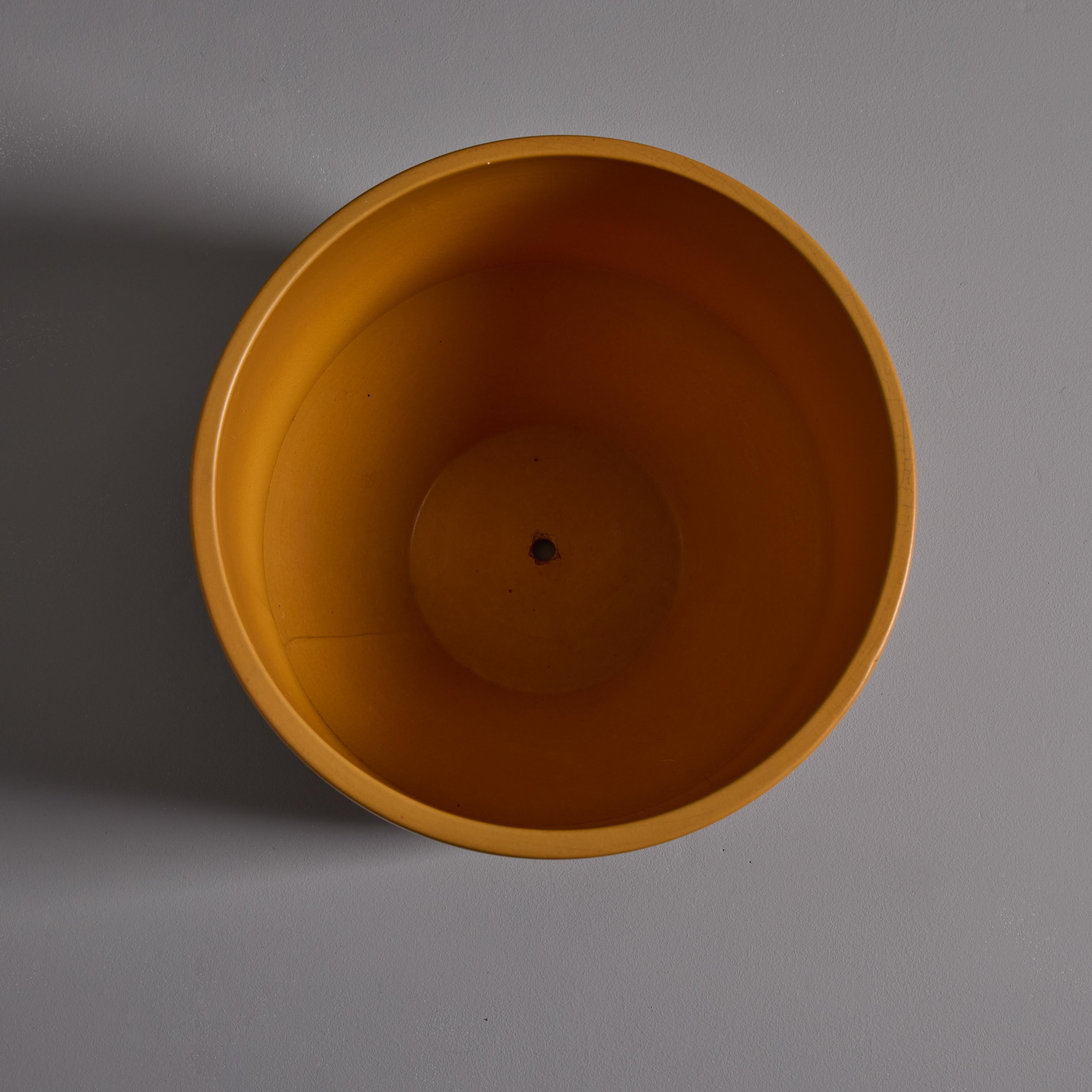 1970 Gainey Mustard Yellow Glazed Ceramic Planter en vente 7