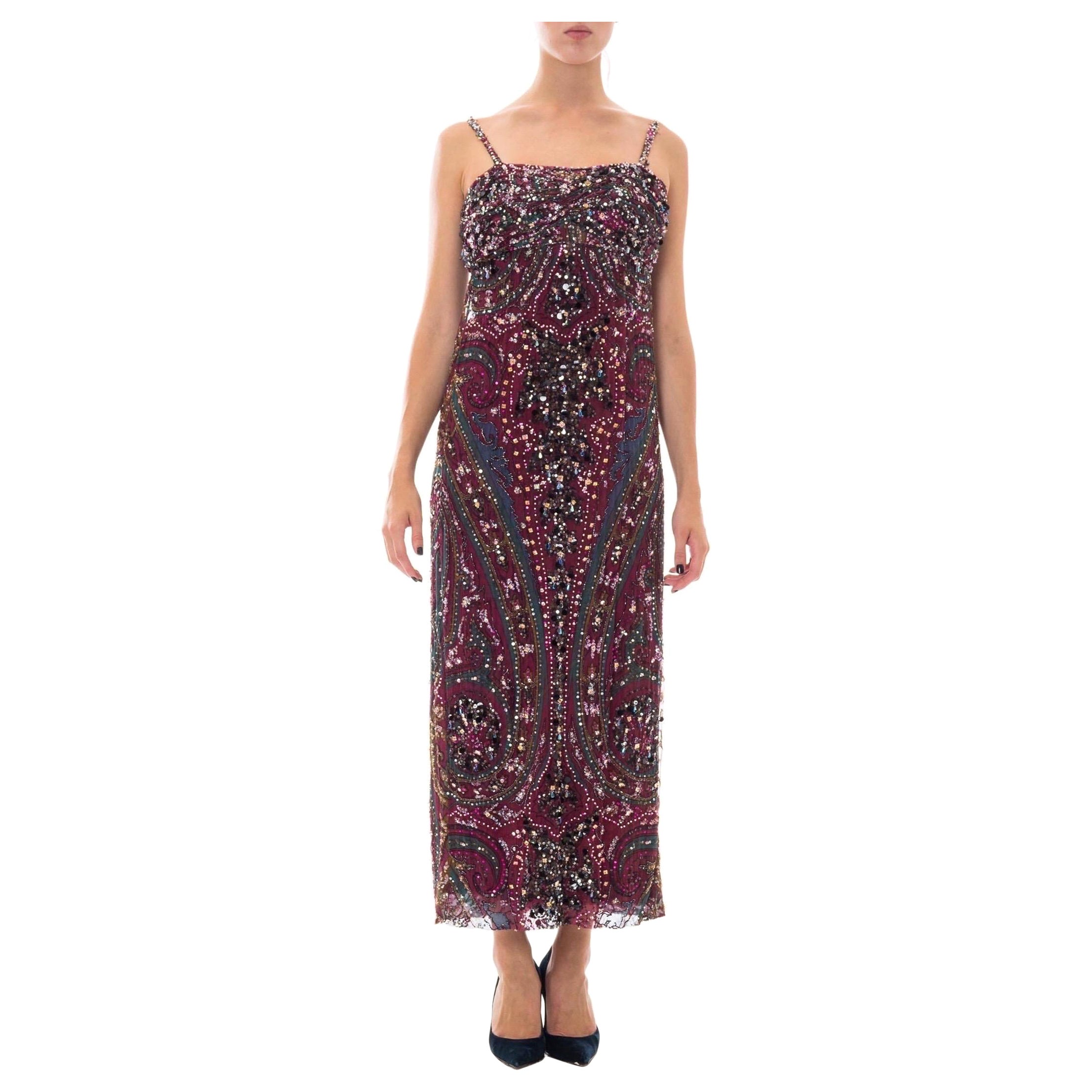 GALANOS Cranberryrotes Kleid aus Seidenchiffon mit Paisleymuster und Empire-Taille mit Kristallperlen, 1970er Jahre
