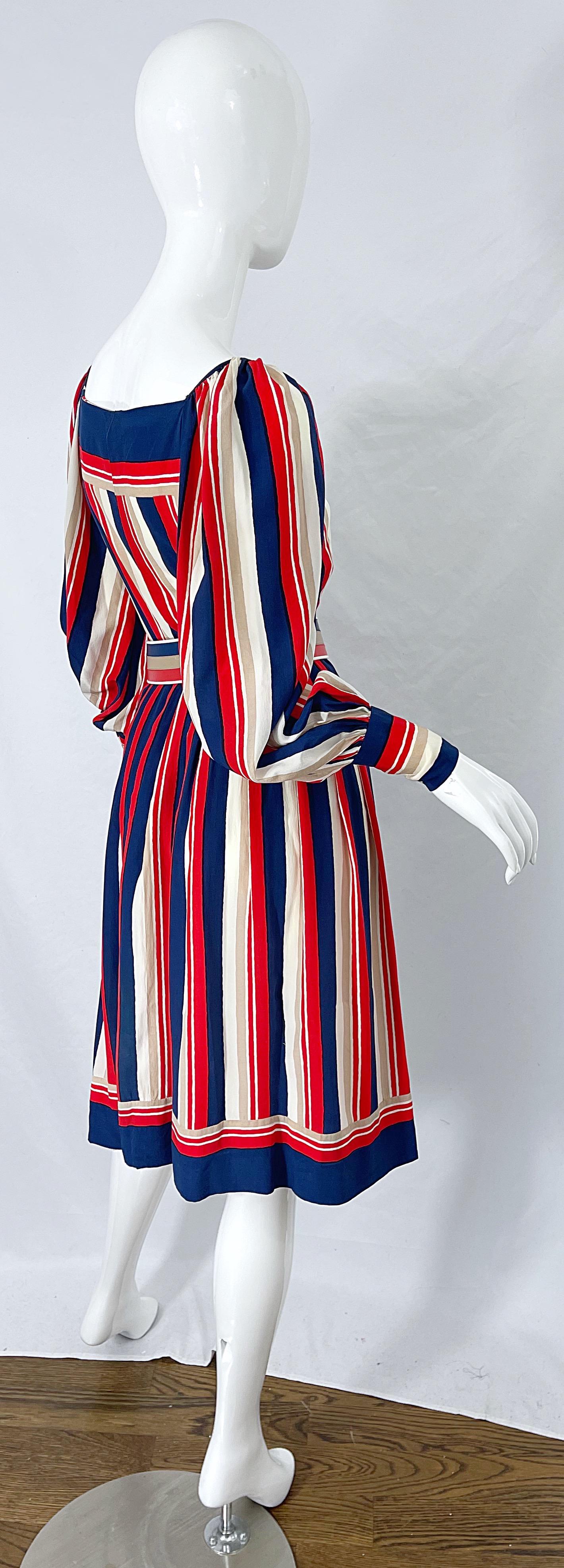 1970s Galanos Rojo Blanco y Azul Manga Obispo Rayas Seda Vintage 70s Vestido en Excelente estado para la venta en San Diego, CA