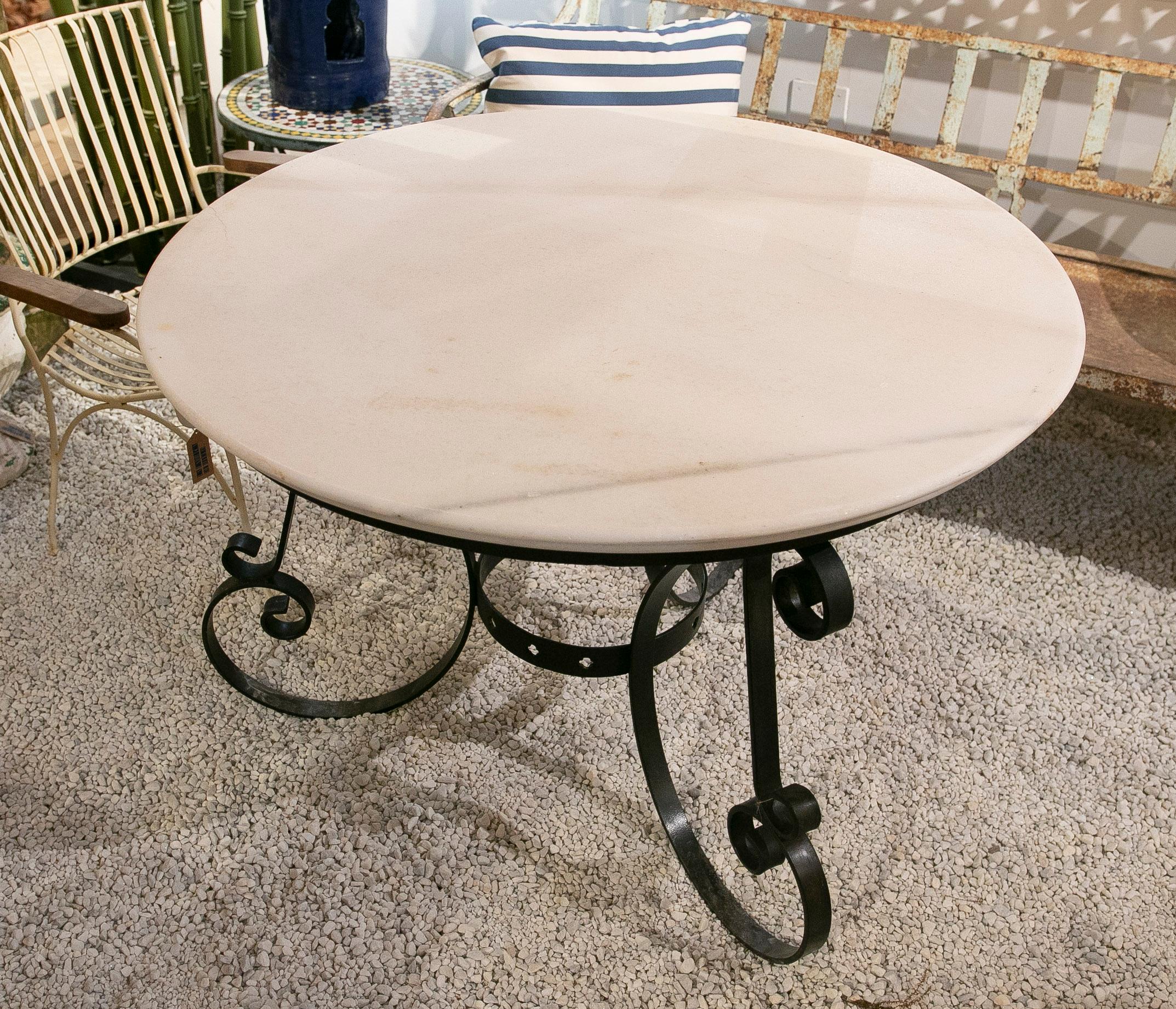 1970s Garden Table with Iron Base and Marble Tabletop  For Sale 7