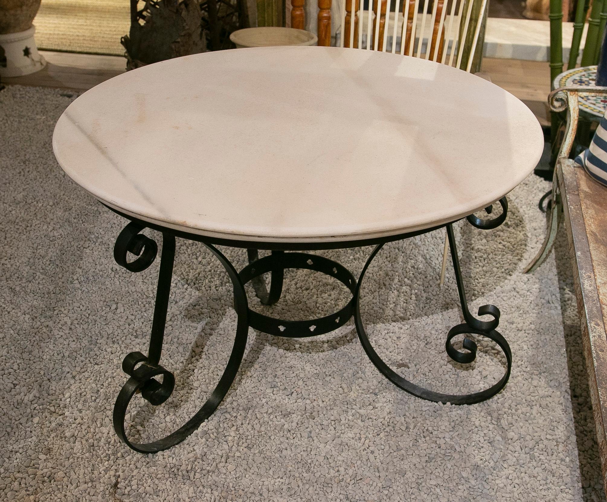 1970s Garden Table with Iron Base and Marble Tabletop  For Sale 4