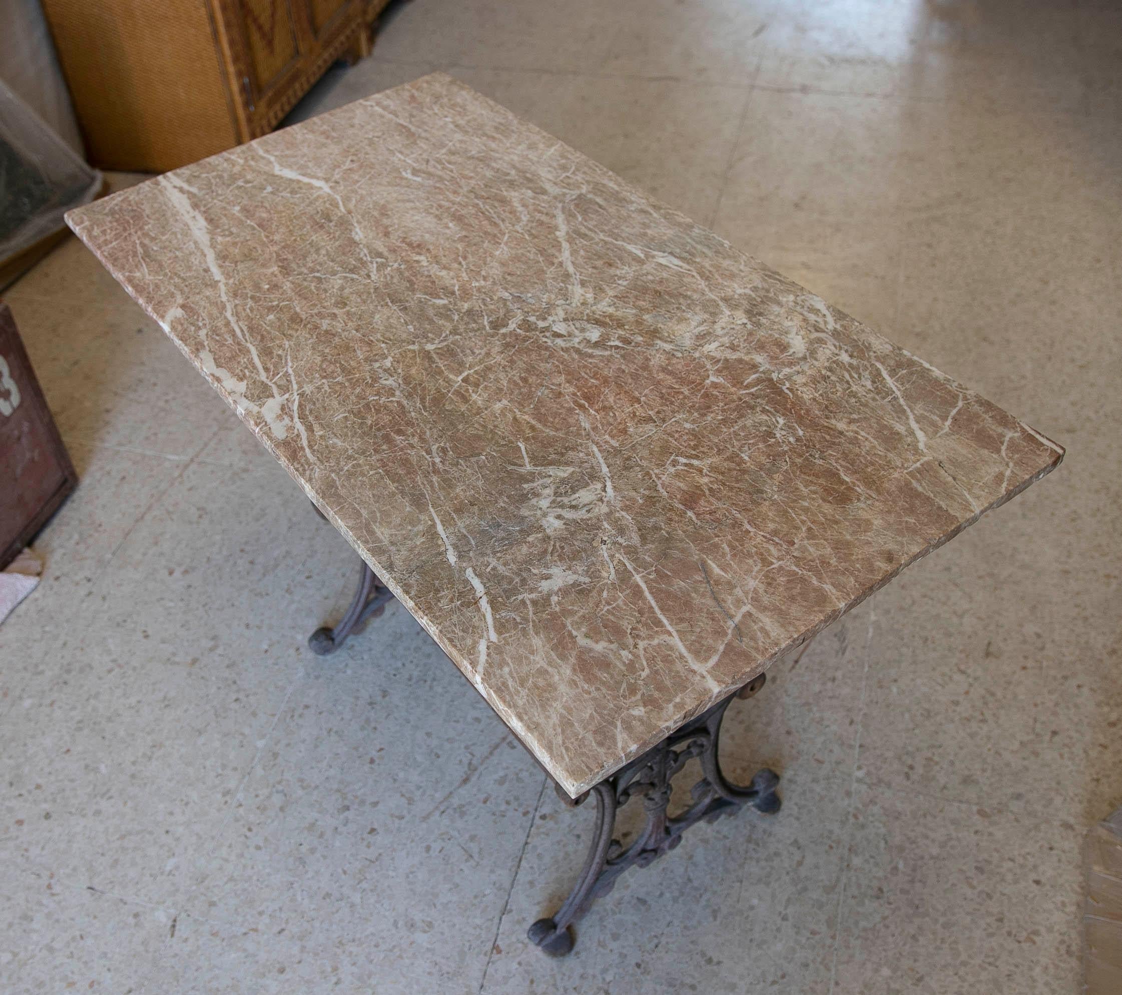 1970s Garden Table with Marble Top and Iron Base  For Sale 7
