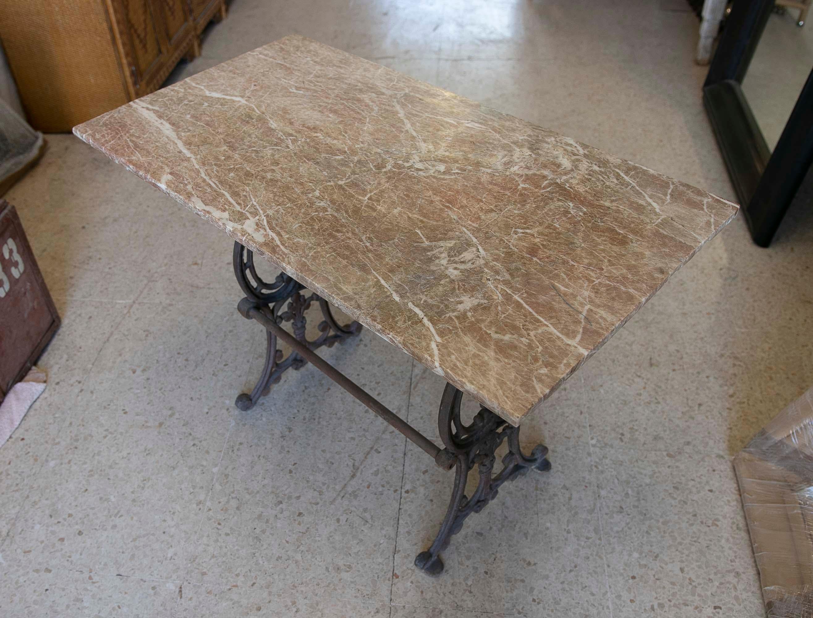 1970s Garden Table with Marble Top and Iron Base  For Sale 4