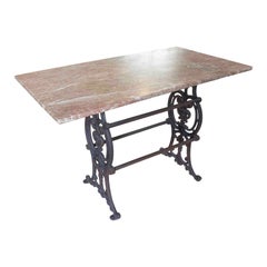 Table de jardin des années 1970 avec plateau en marbre et base en fer