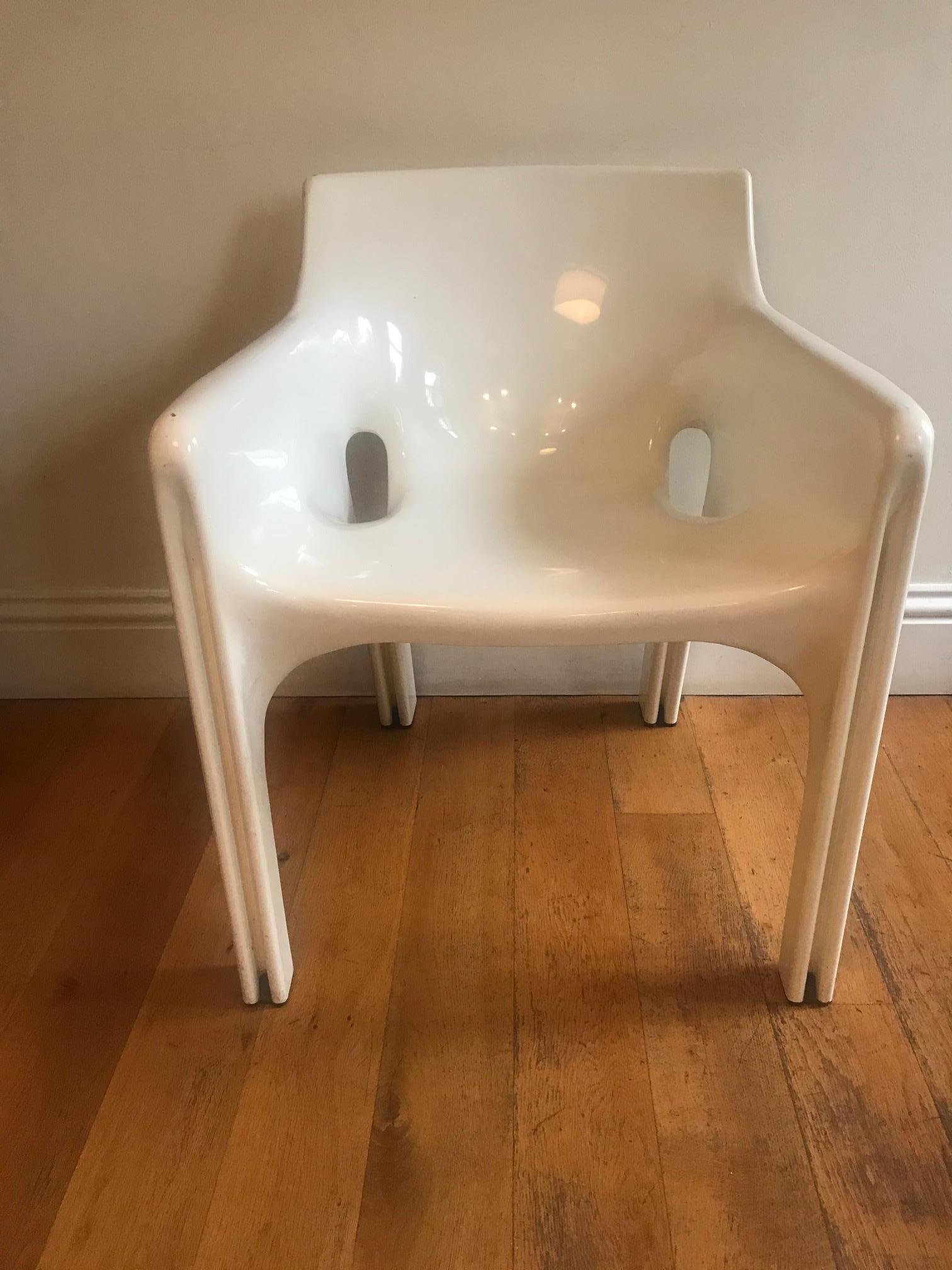 A white moulded plastic Gaudi chair designed by Vico Magistretti. Designed in 1970 by Magistretti and produced by Artemide in Milan, Italy.