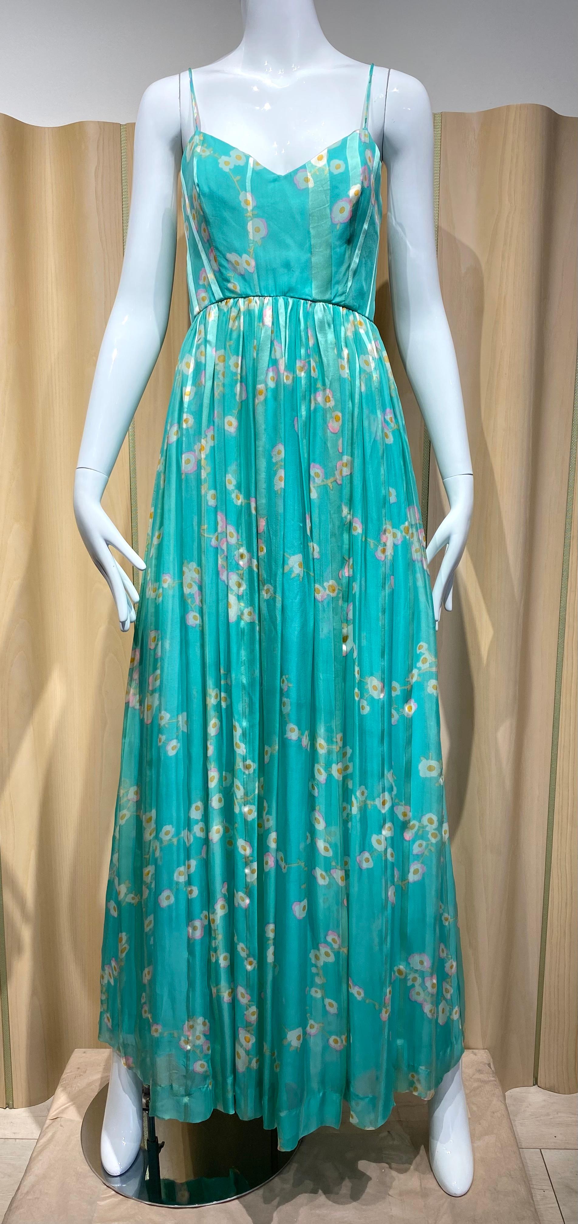 1960s Geoffrey Beene turquoise green floral print silk dress with spaghetti straps.
Size : 4
Measurement:
Bust ; 34” / Waist empire : 25” / Dress length: 58”