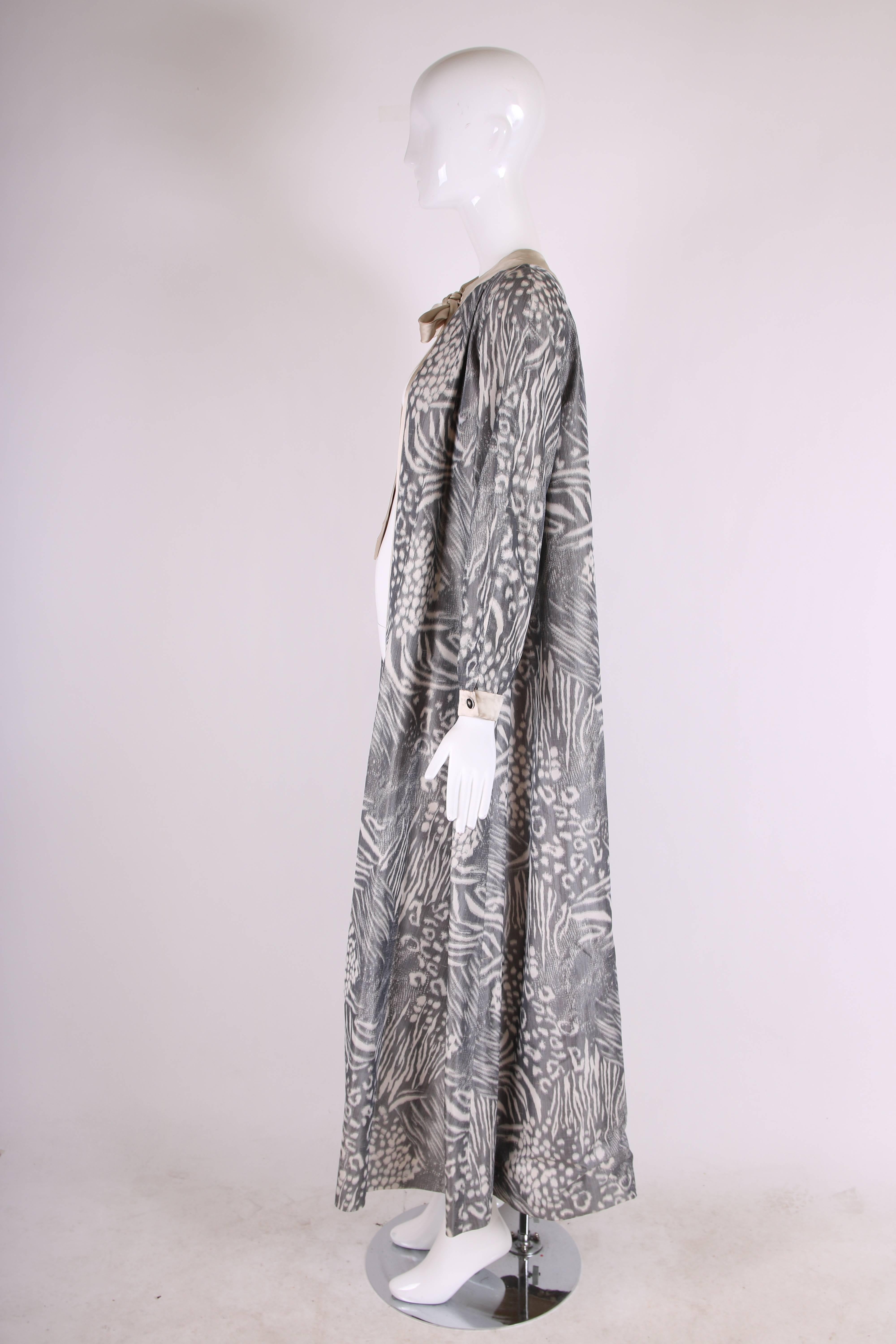Geoffrey Beene Grey and Cream Silk Taffeta Printed Dress Coat Neck Ties 1970s  In Excellent Condition For Sale In Studio City, CA