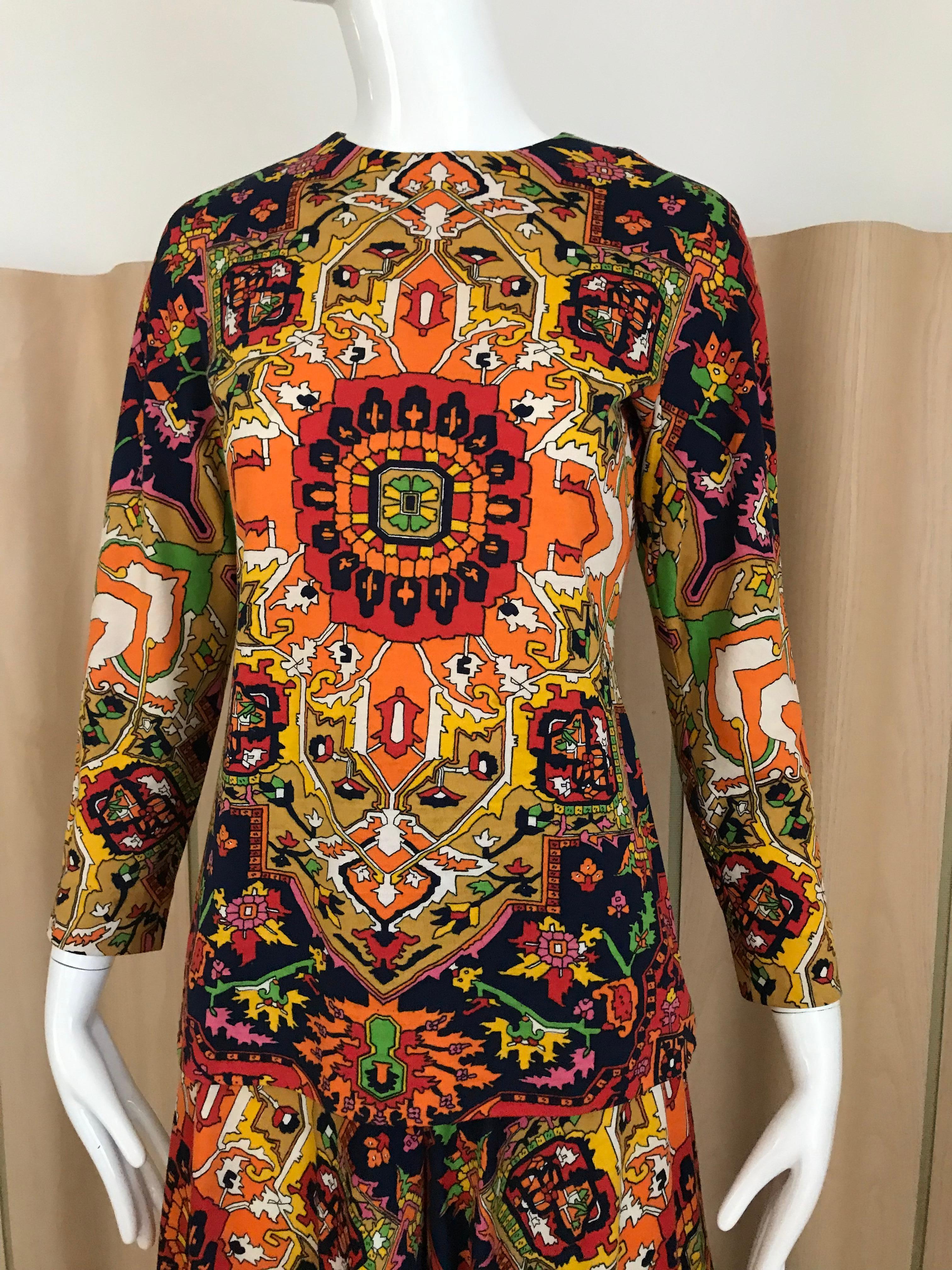 Beautiful 1970s Geoffrey Beene bazaar psychedelic print in orange, green, red, black and white in knit jersey.
Perfect for cocktail party.  Fit size small or US 0/2/4
Measurement : 
Top : shoulder 17 “ / Bust: 34” / Waist : 28” / Hips: 38”
Pants: