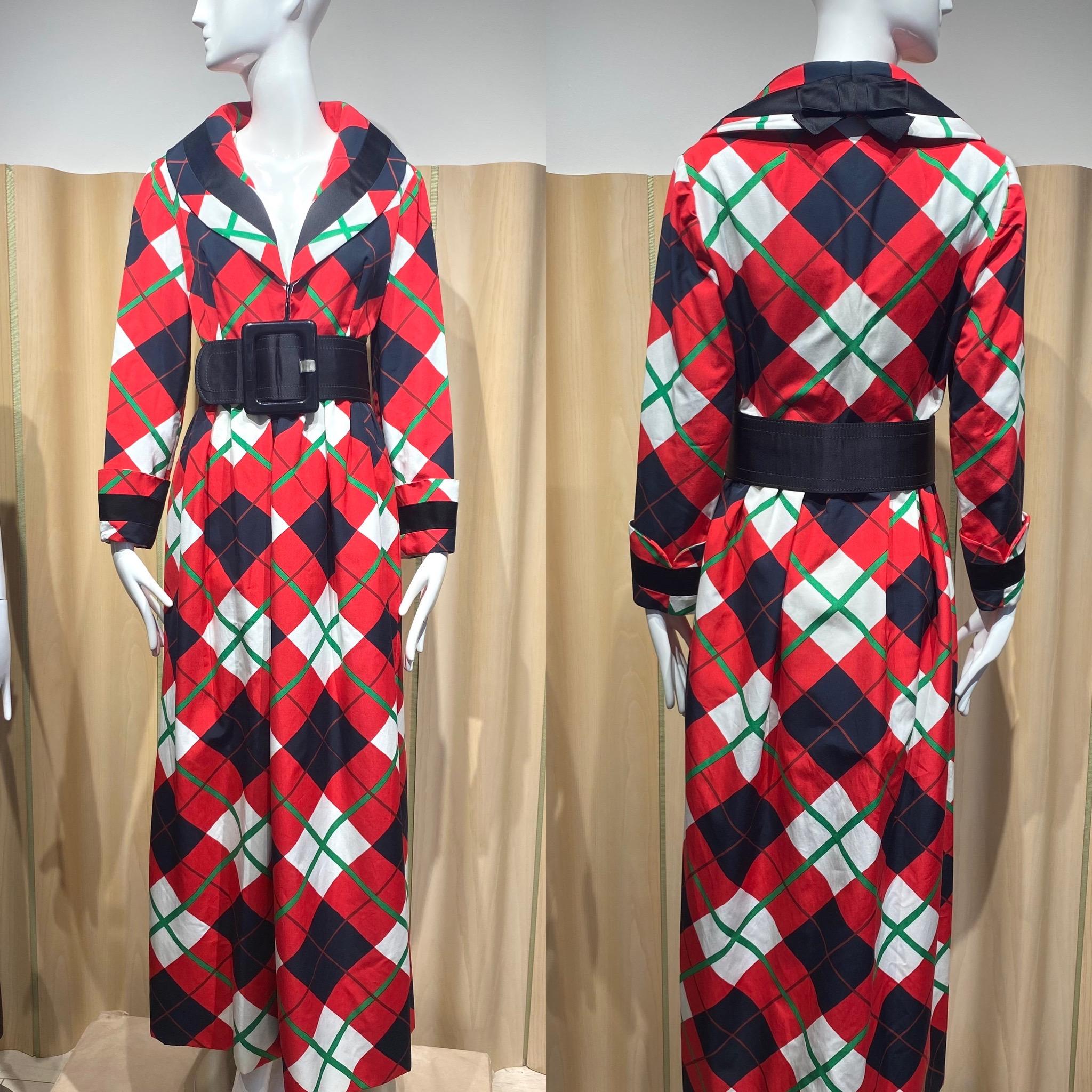 1970s Geoffrey Beene Plaid maxi long sleeve dress with beautiful collar and large belt. 
color : red, black, green and white
paten leather belt
pockets
bow
Size Medium
Measurement :
Bust: 39 inches / Waist 30 inches / hip 60 inches
