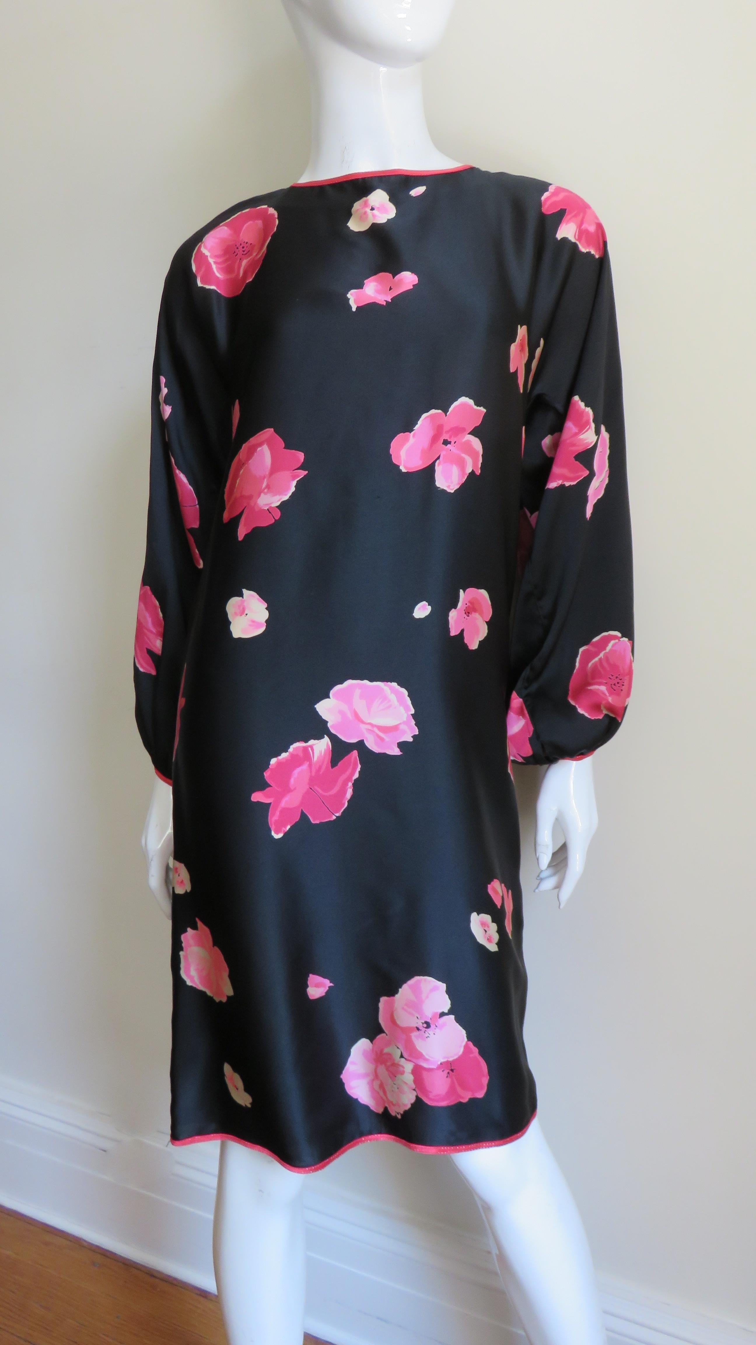 Women's  Geoffrey Beene Flower Silk Dress 1970s For Sale