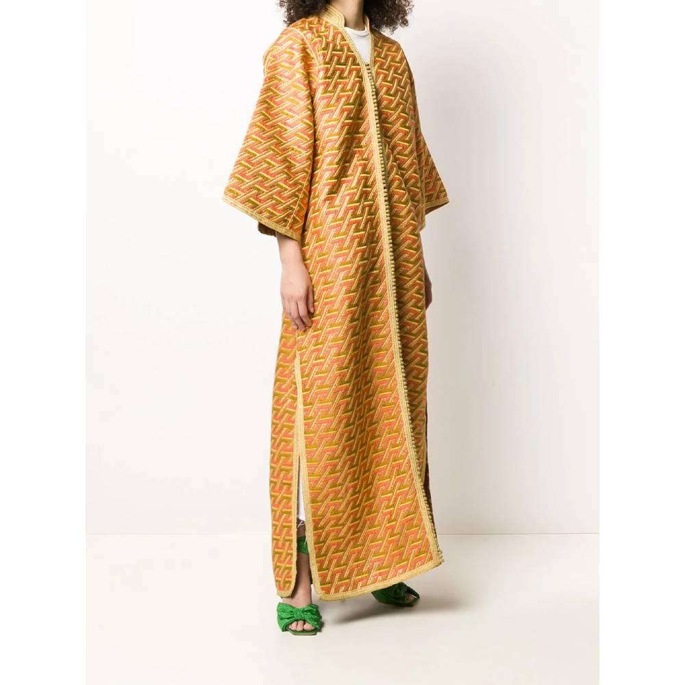 Japanese kimono from long to the feet, in orange mixed silk fabric printed with geometric patterns in shades of yellow, pink, gold. Front closure with buttons embroidered in golden fabric and with long sleeves.

Years: 1970

Made in Japan