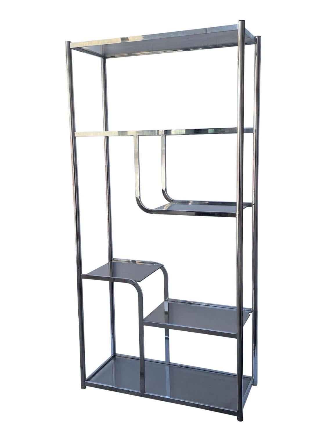 American 1970s Geometrical Chrome Shelving Unit in the Manner of Milo Baughman For Sale