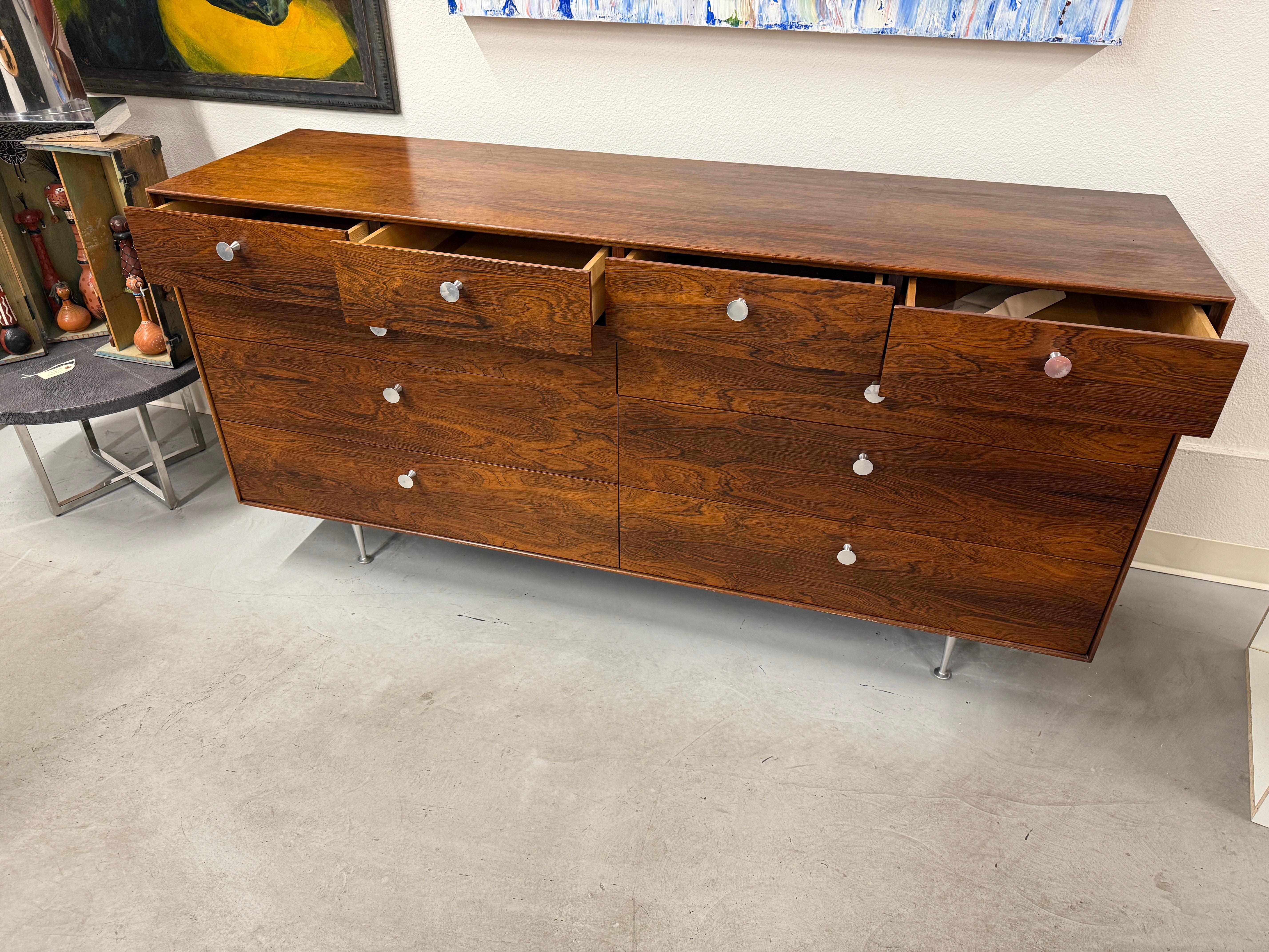 Cassettone lungo con bordo sottile in palissandro di George Nelson del 1970 in vendita 6