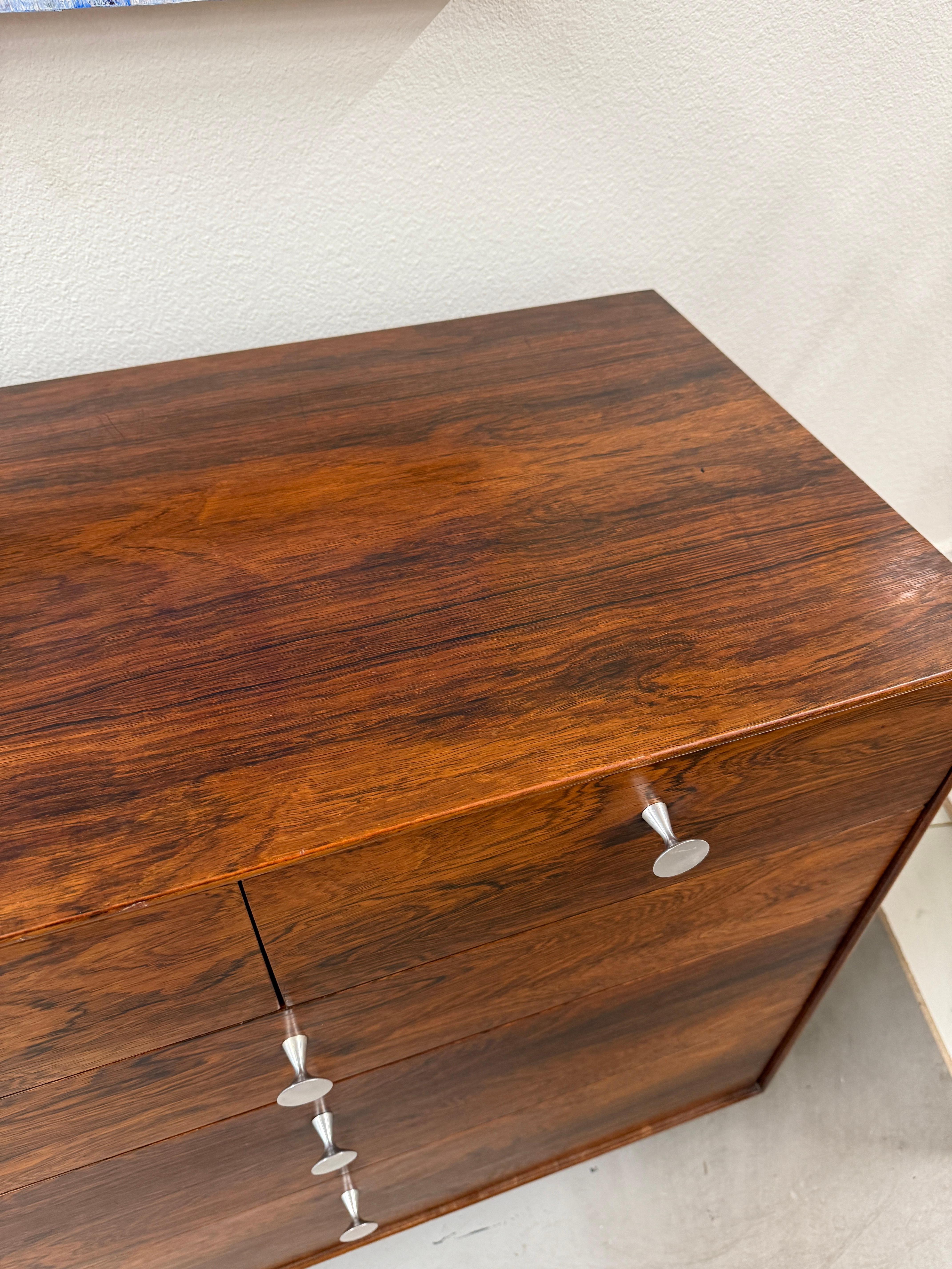 Cassettone lungo con bordo sottile in palissandro di George Nelson del 1970 in vendita 8