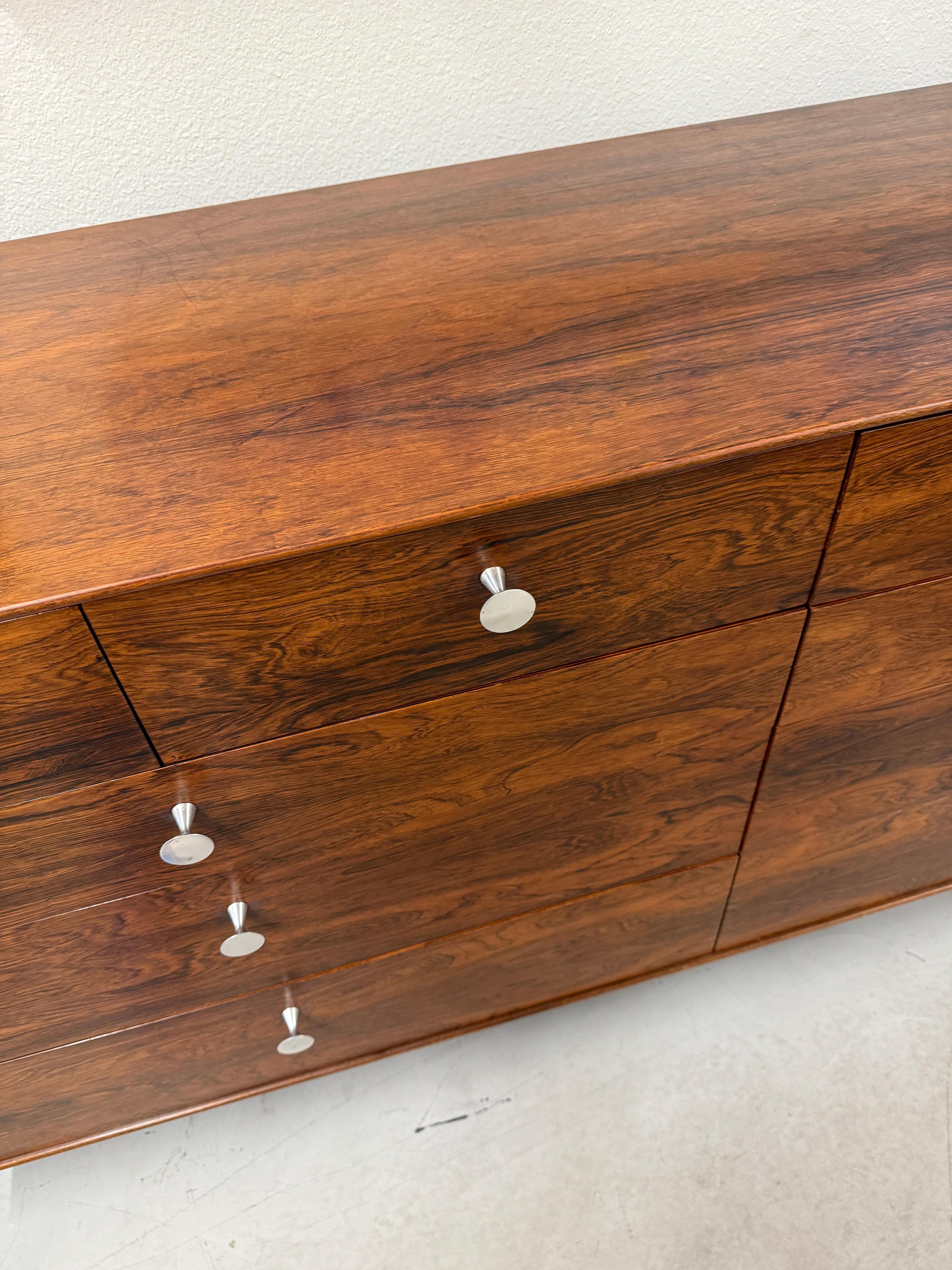 Fine XX secolo Cassettone lungo con bordo sottile in palissandro di George Nelson del 1970 in vendita