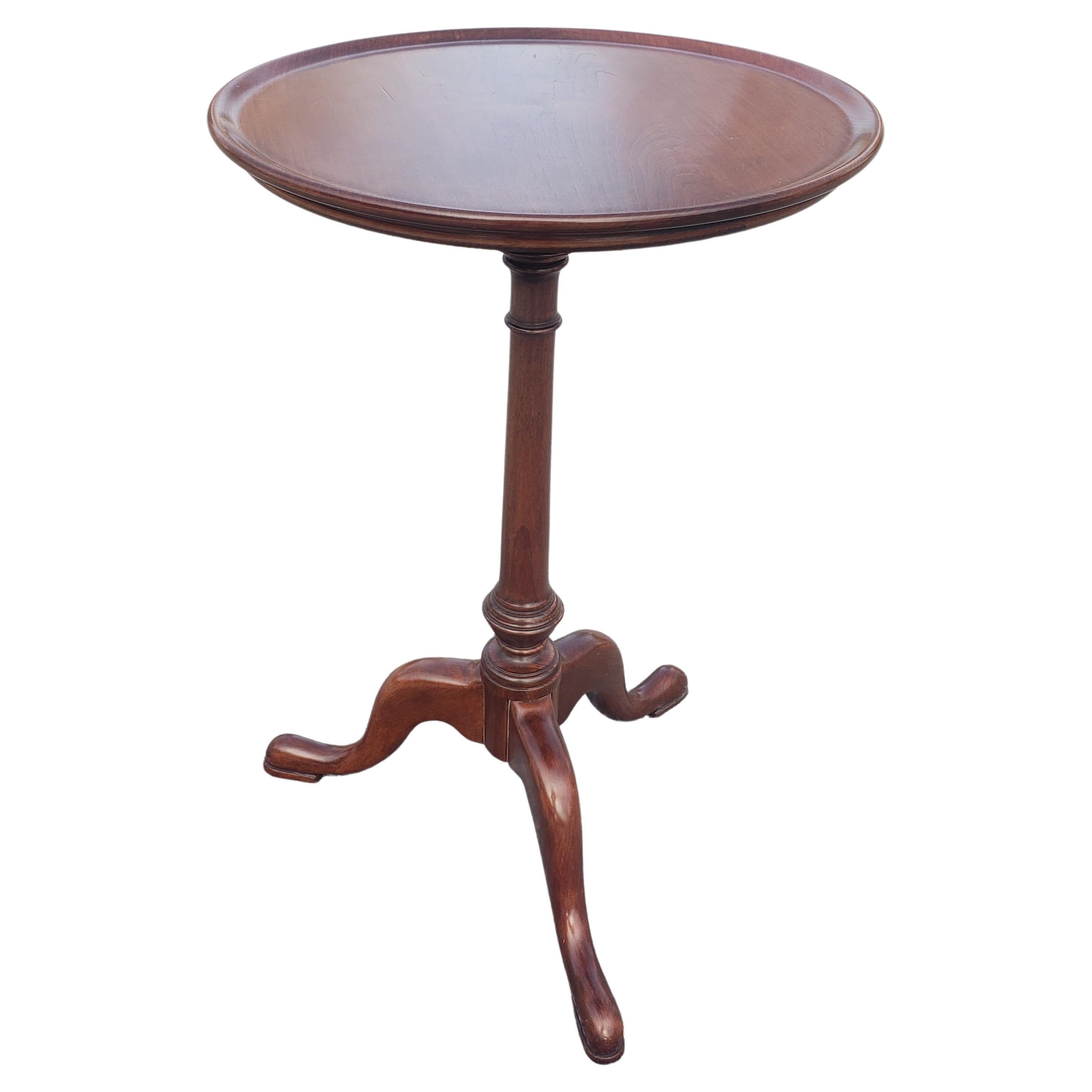 1970s George White Handcrafted for the Barley Collection Candelabro de cerezo