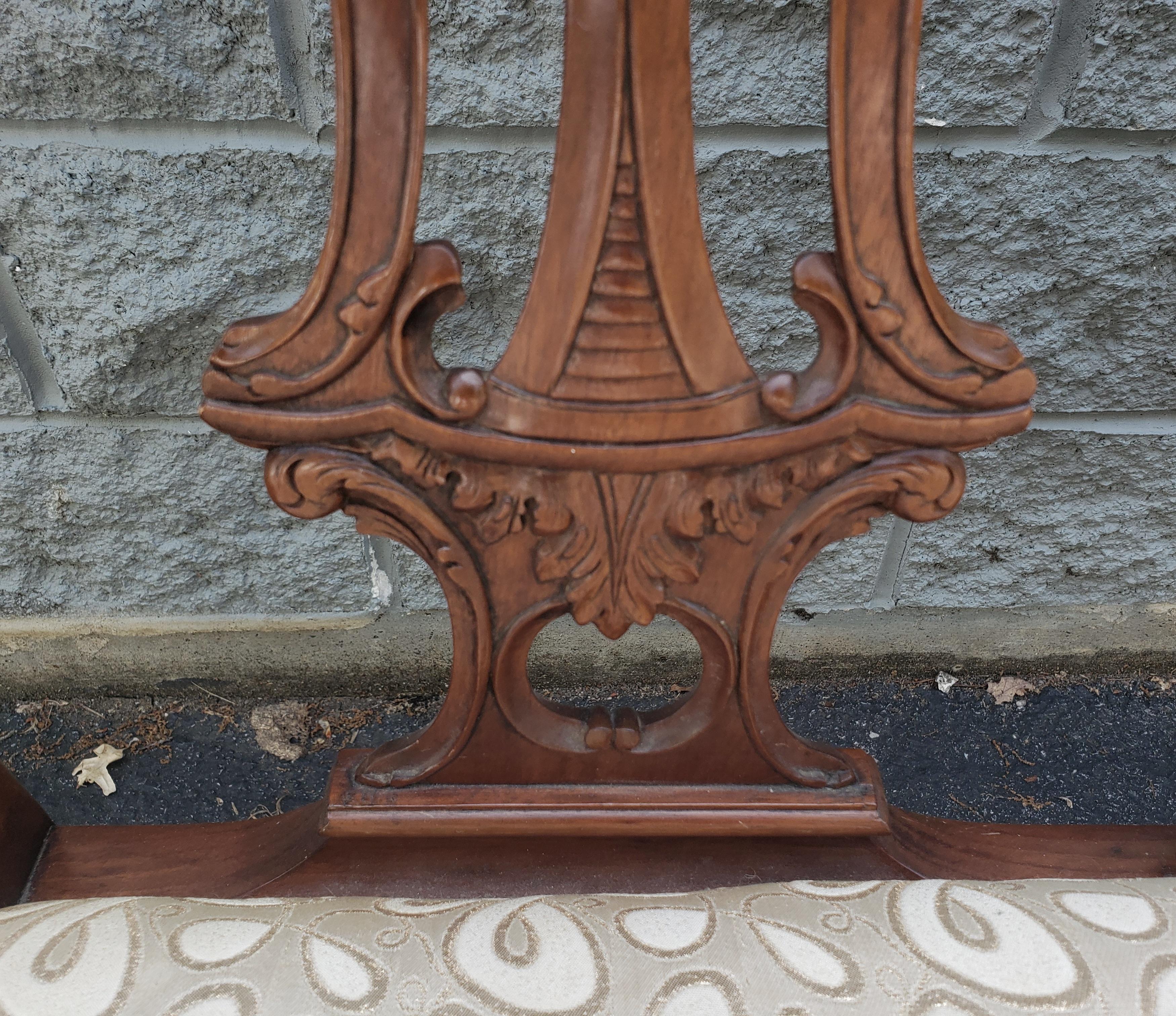 1970s Georgian Furnishing Chippendale Hand Carved Mahogany Upholstered Settee For Sale 5